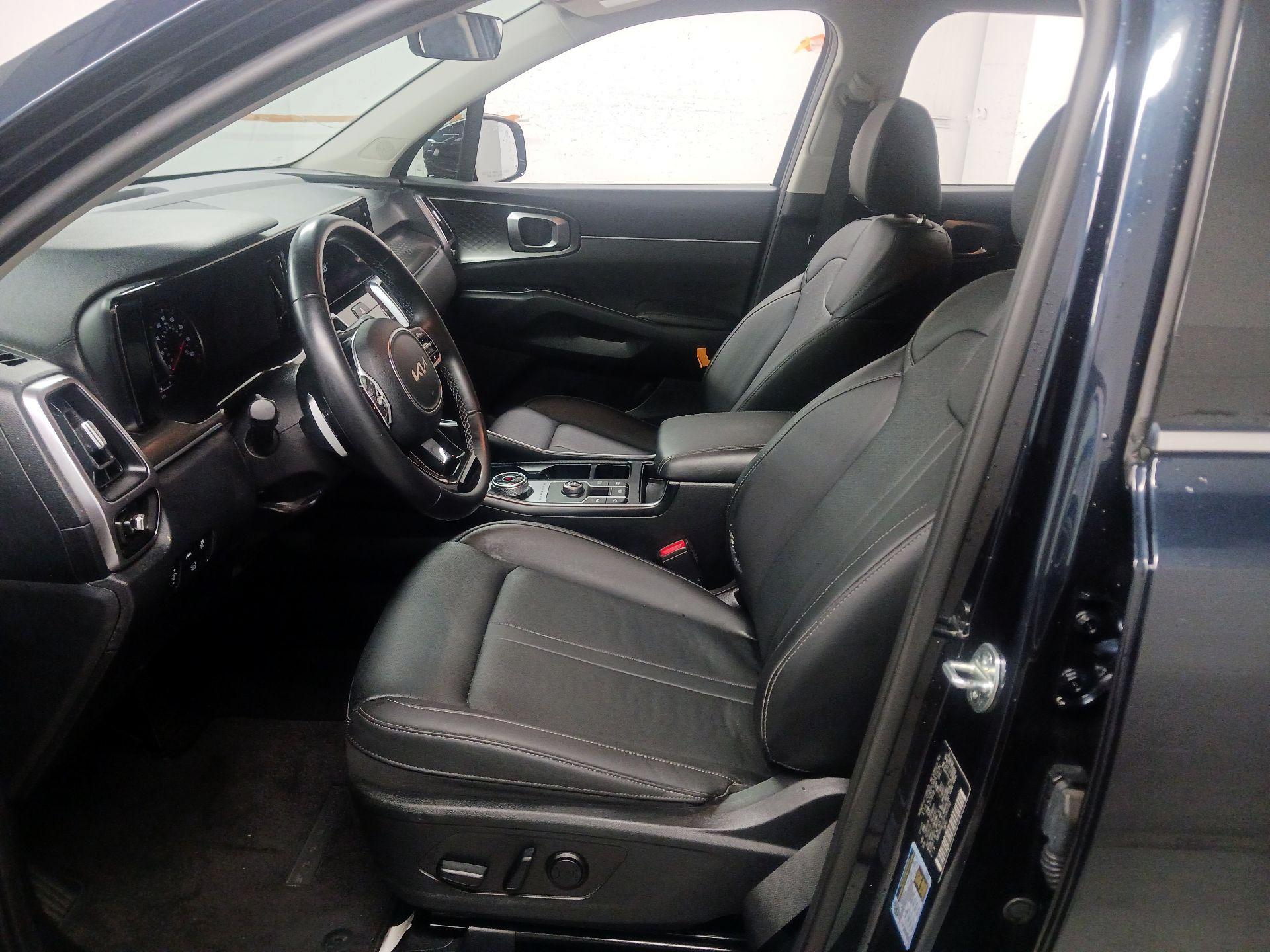 Thumbnail: 2023 Kia Sorento - 9