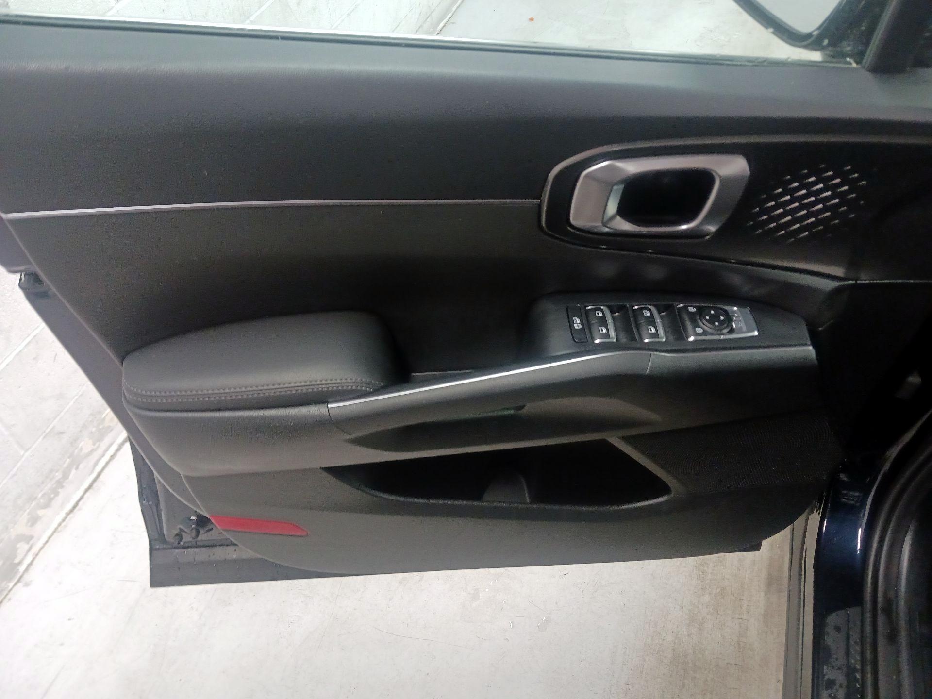 Thumbnail: 2023 Kia Sorento - 10