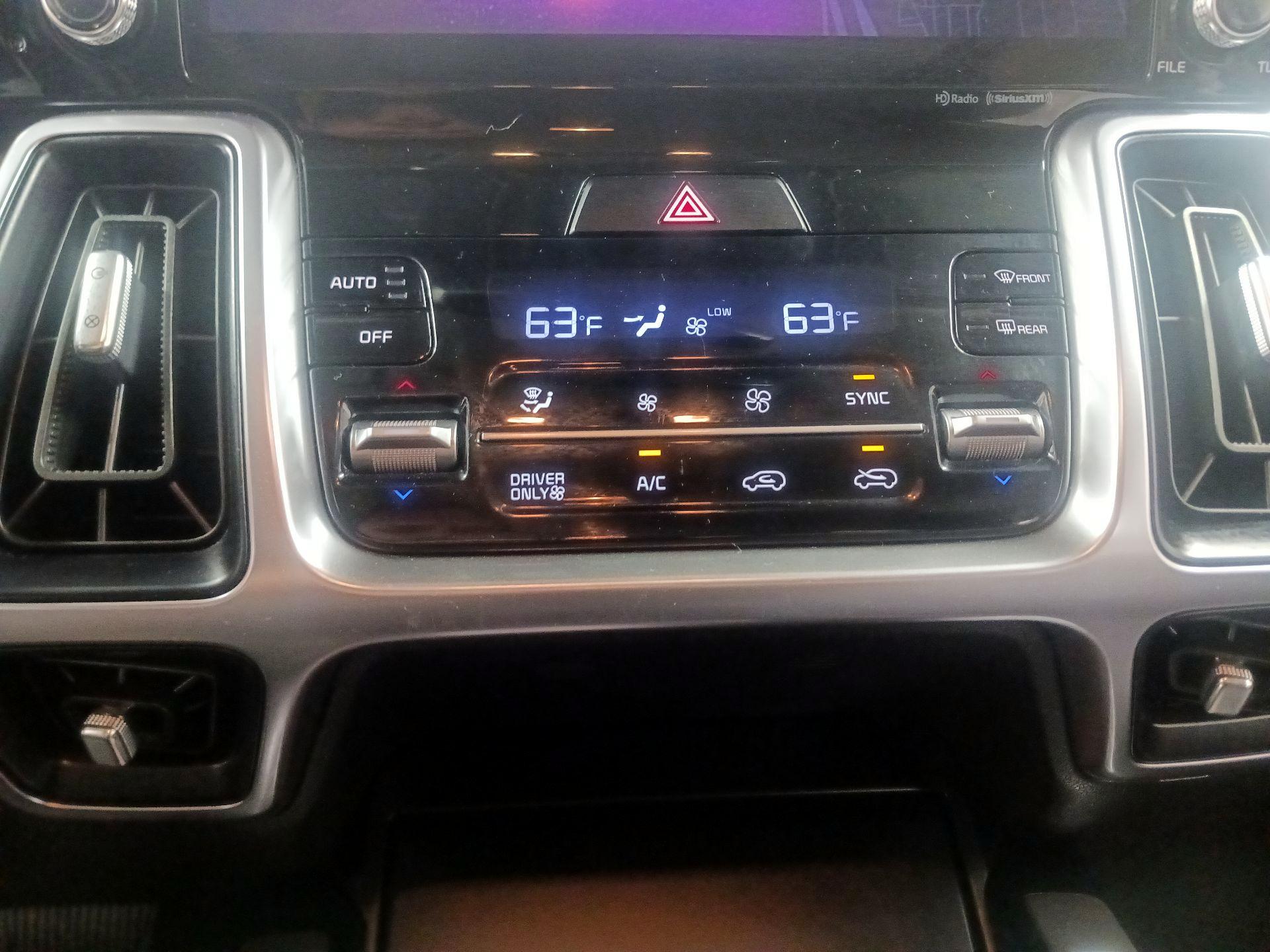Thumbnail: 2023 Kia Sorento - 12