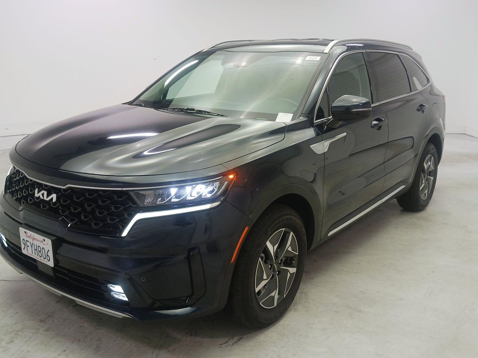 Thumbnail: 2023 Kia Sorento - 3
