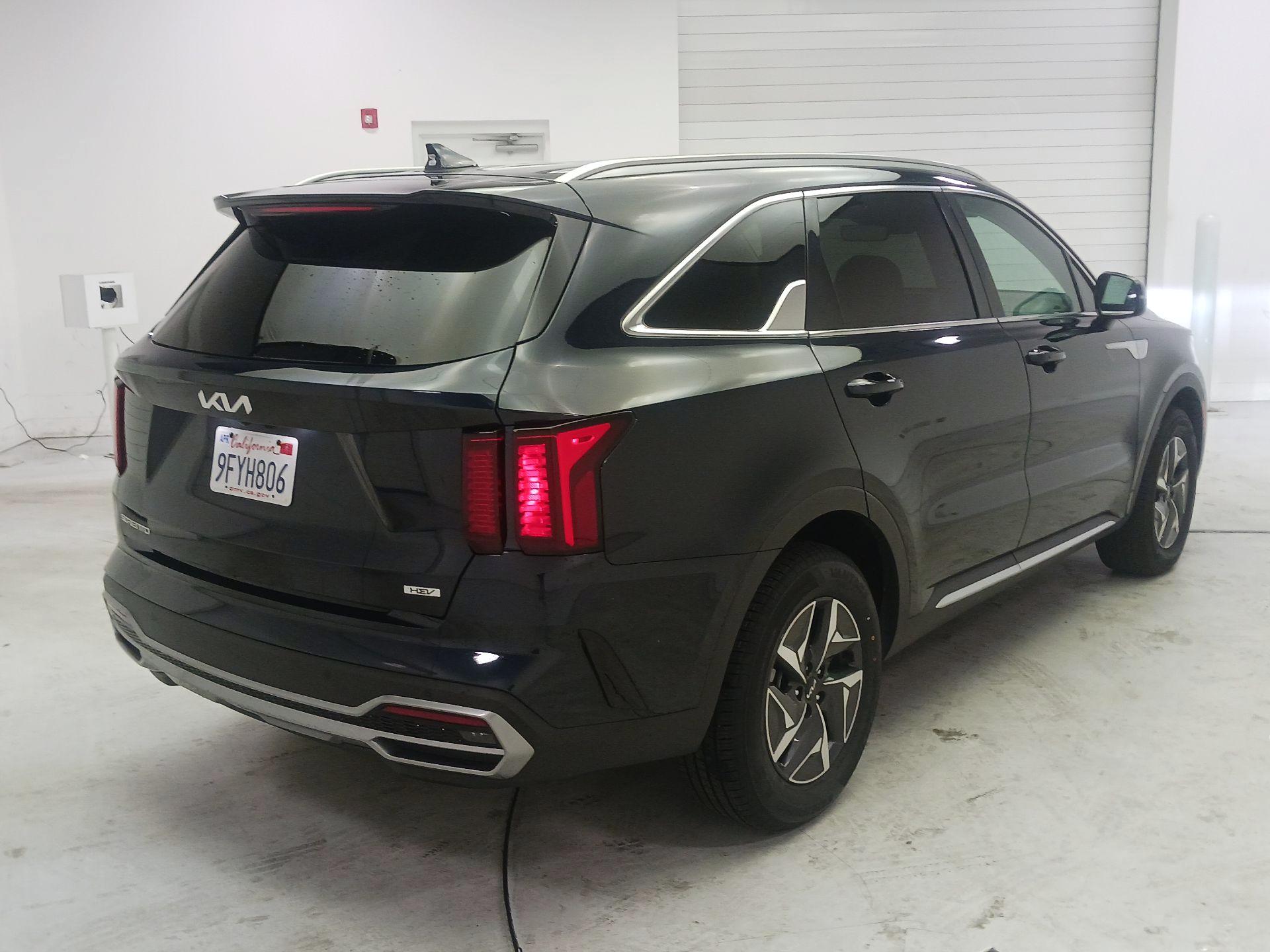 Thumbnail: 2023 Kia Sorento - 5