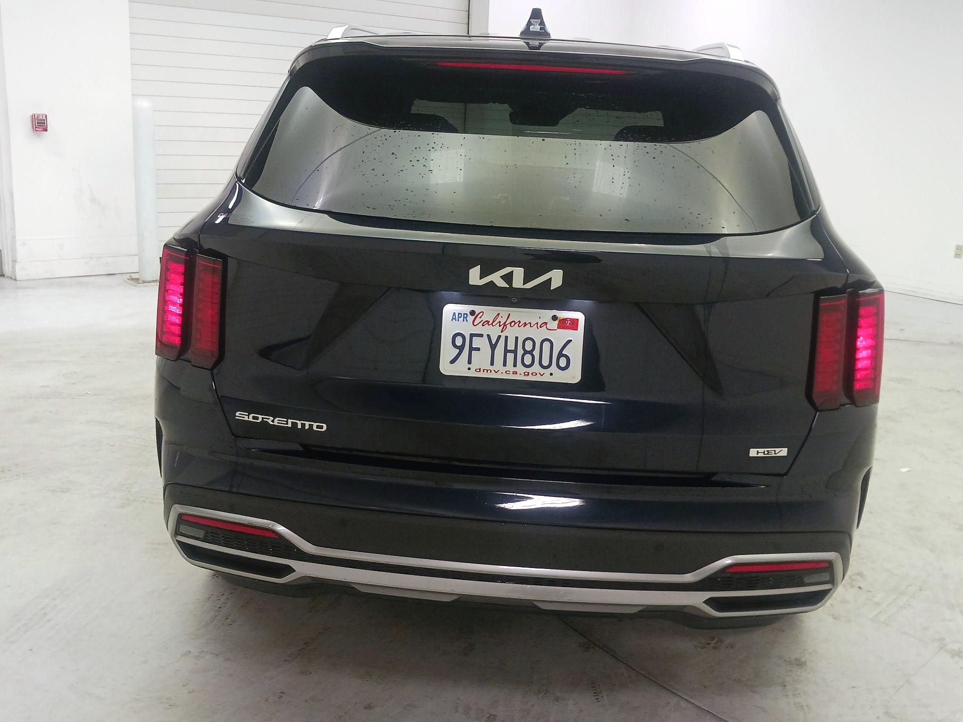 Thumbnail: 2023 Kia Sorento - 6