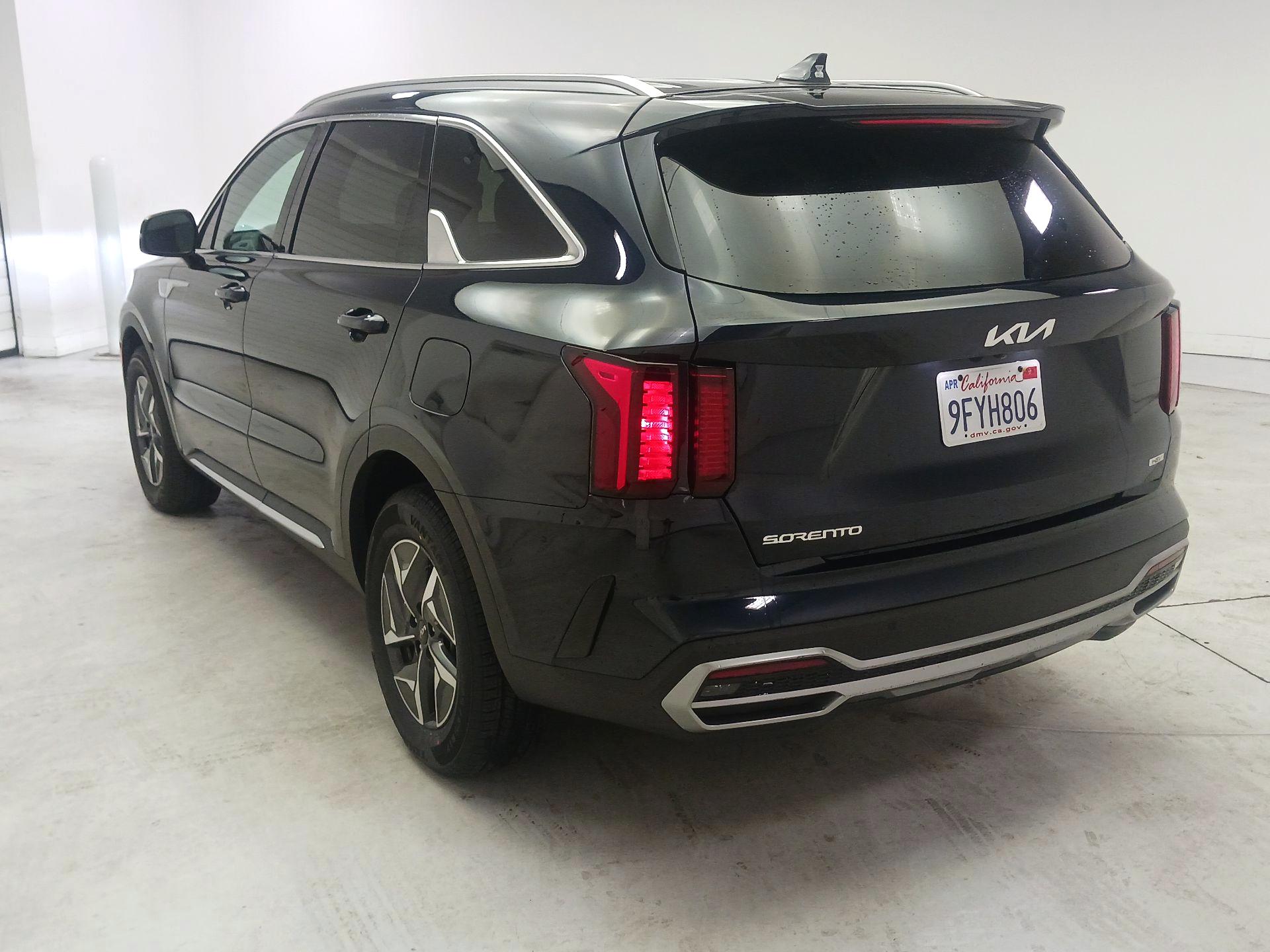 Thumbnail: 2023 Kia Sorento - 7