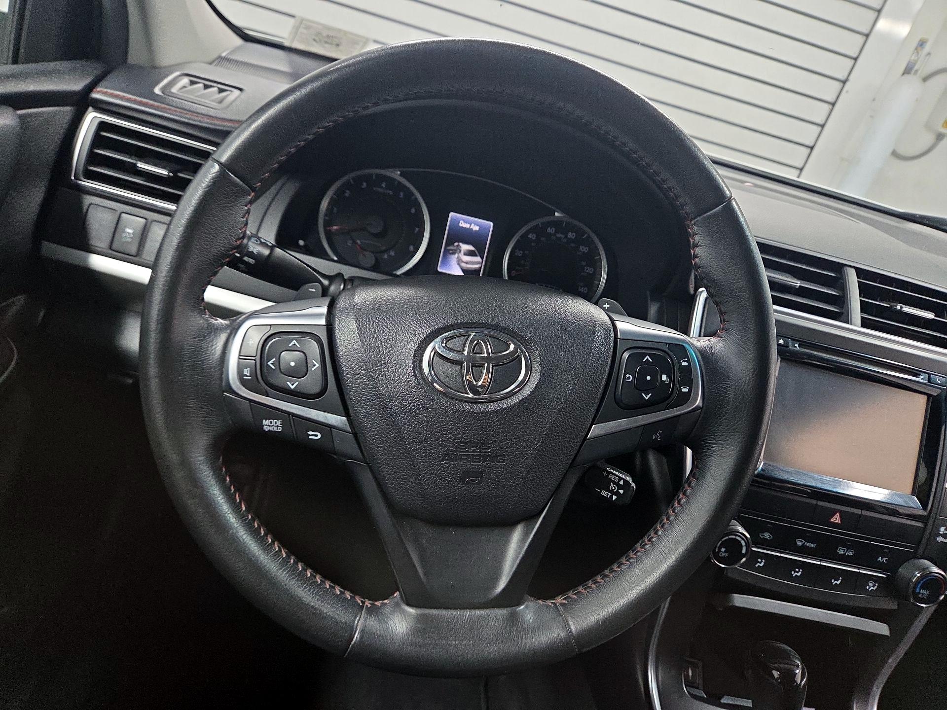 Thumbnail: 2015 Toyota Camry - 10