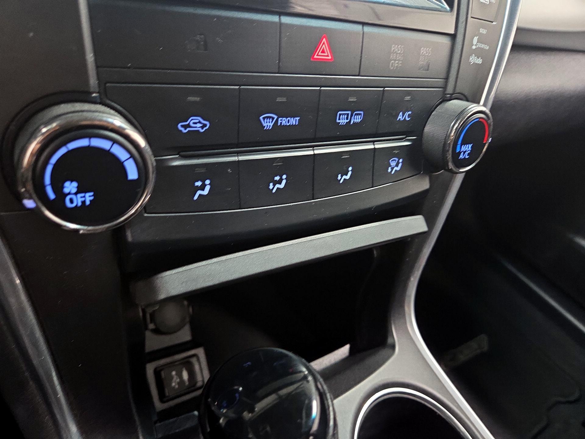 Thumbnail: 2015 Toyota Camry - 14