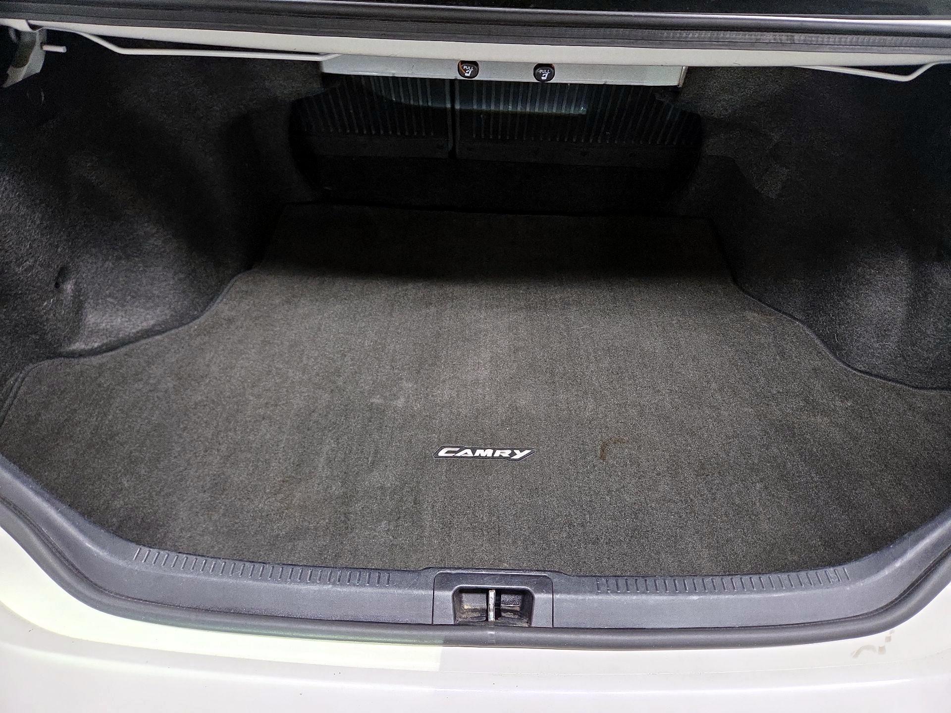 Thumbnail: 2015 Toyota Camry - 16