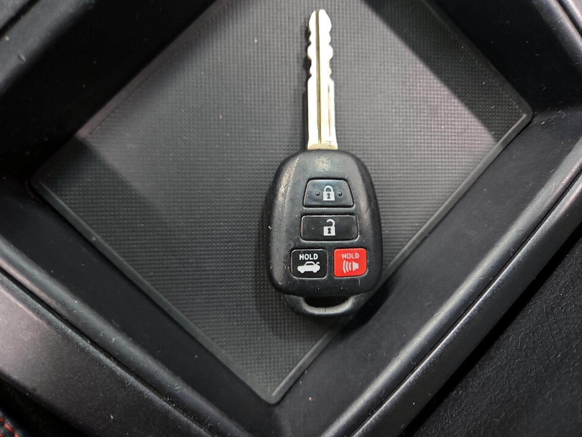 Thumbnail: 2015 Toyota Camry - 18