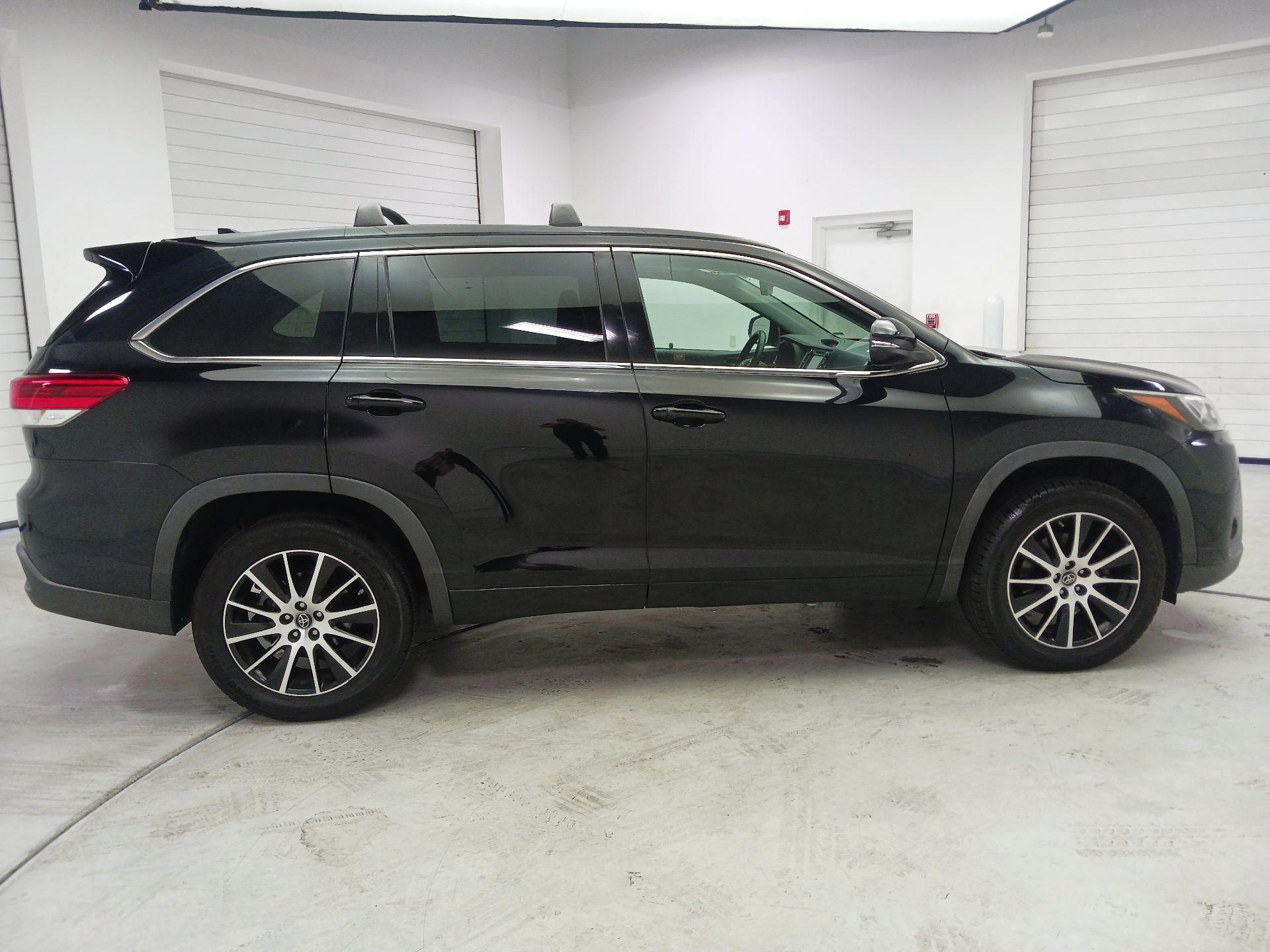 Thumbnail: 2018 Toyota Highlander - 11