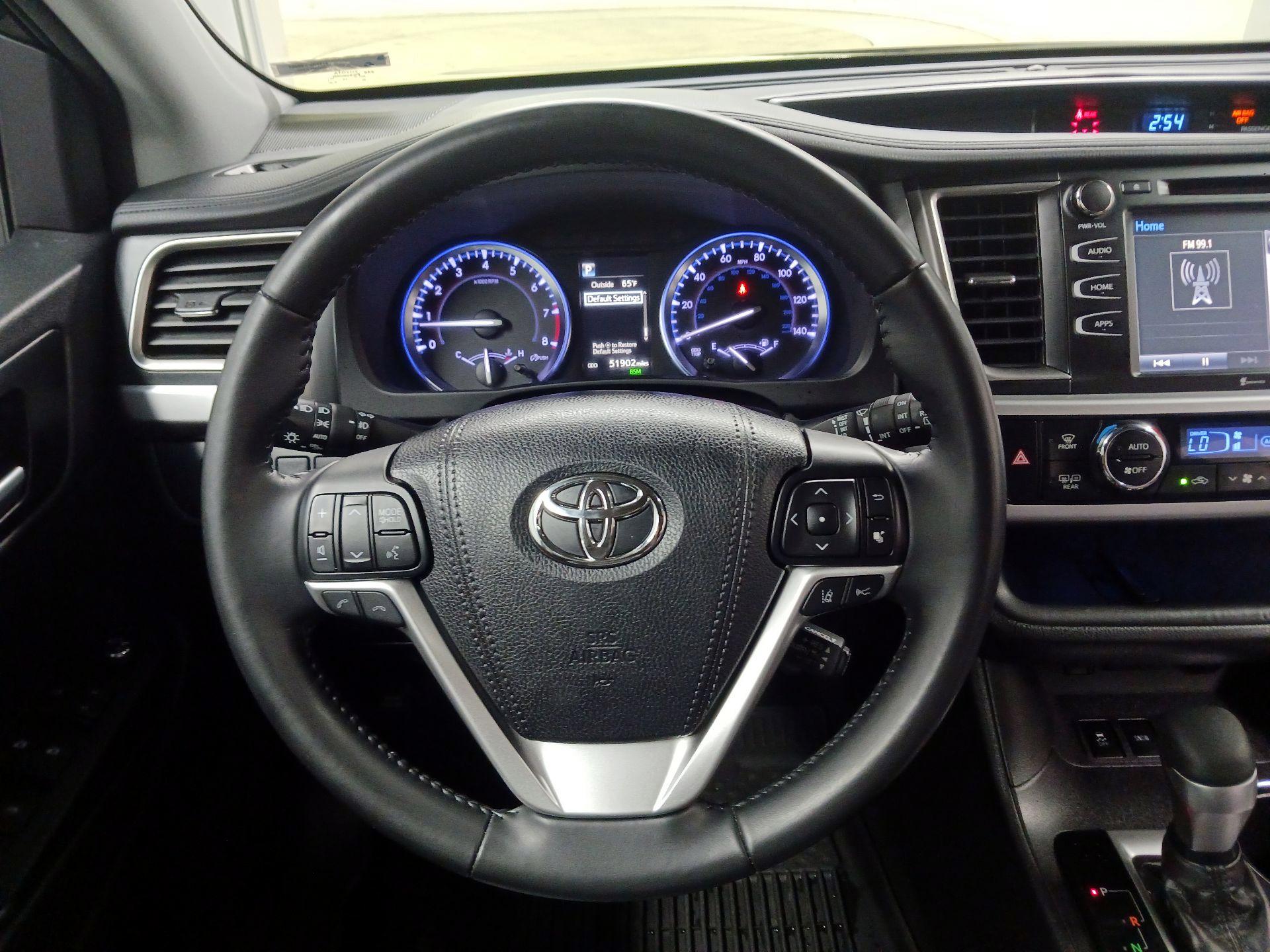 Thumbnail: 2018 Toyota Highlander - 16