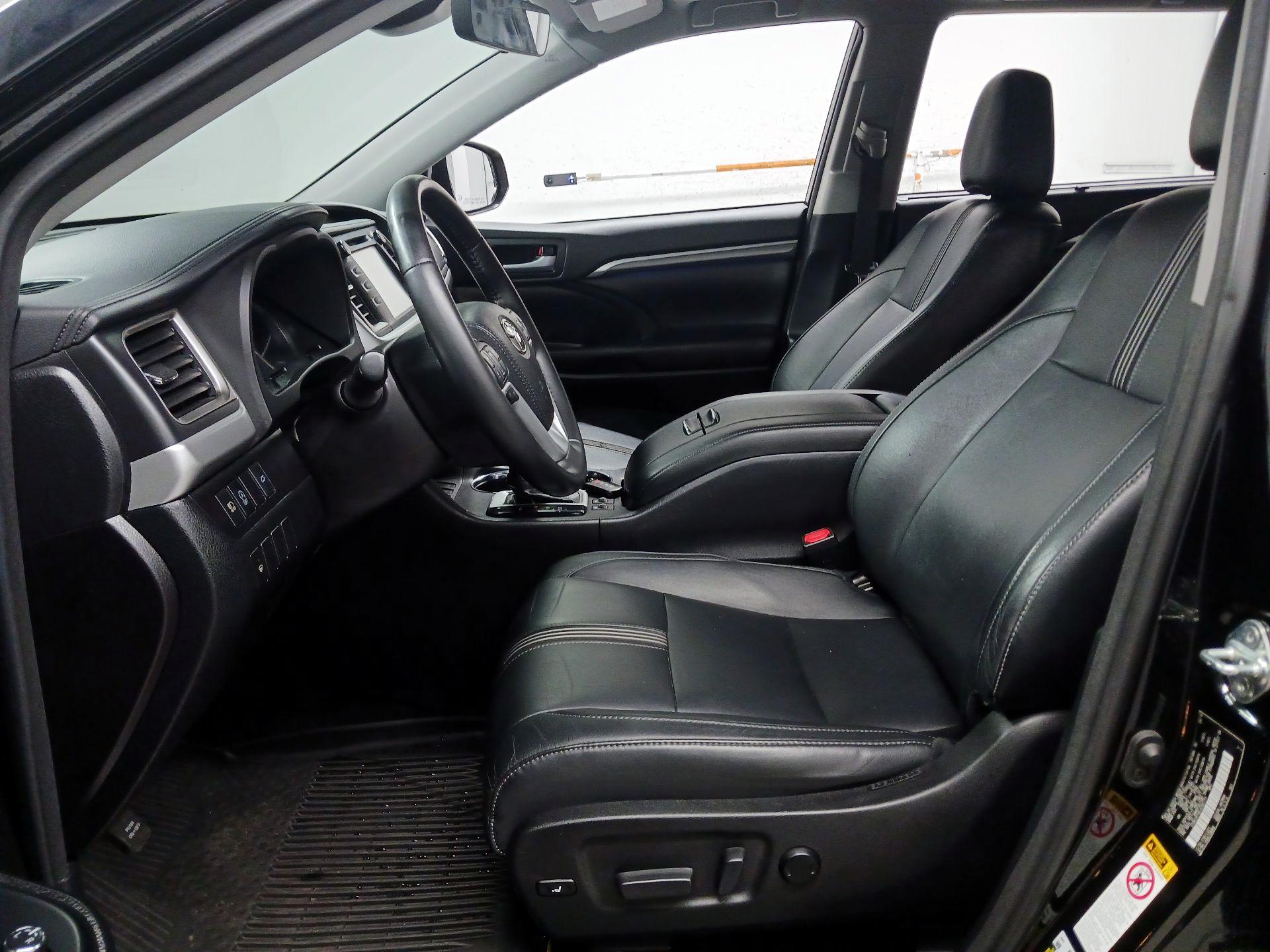 Thumbnail: 2018 Toyota Highlander - 17