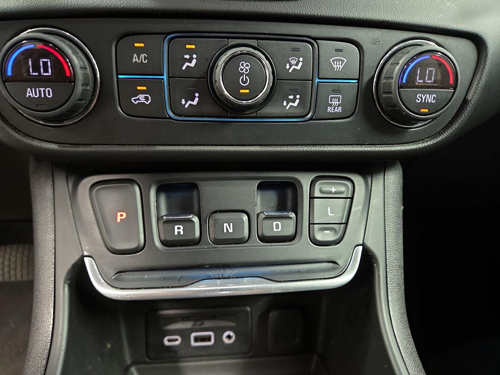Thumbnail: 2020 GMC Terrain - 17
