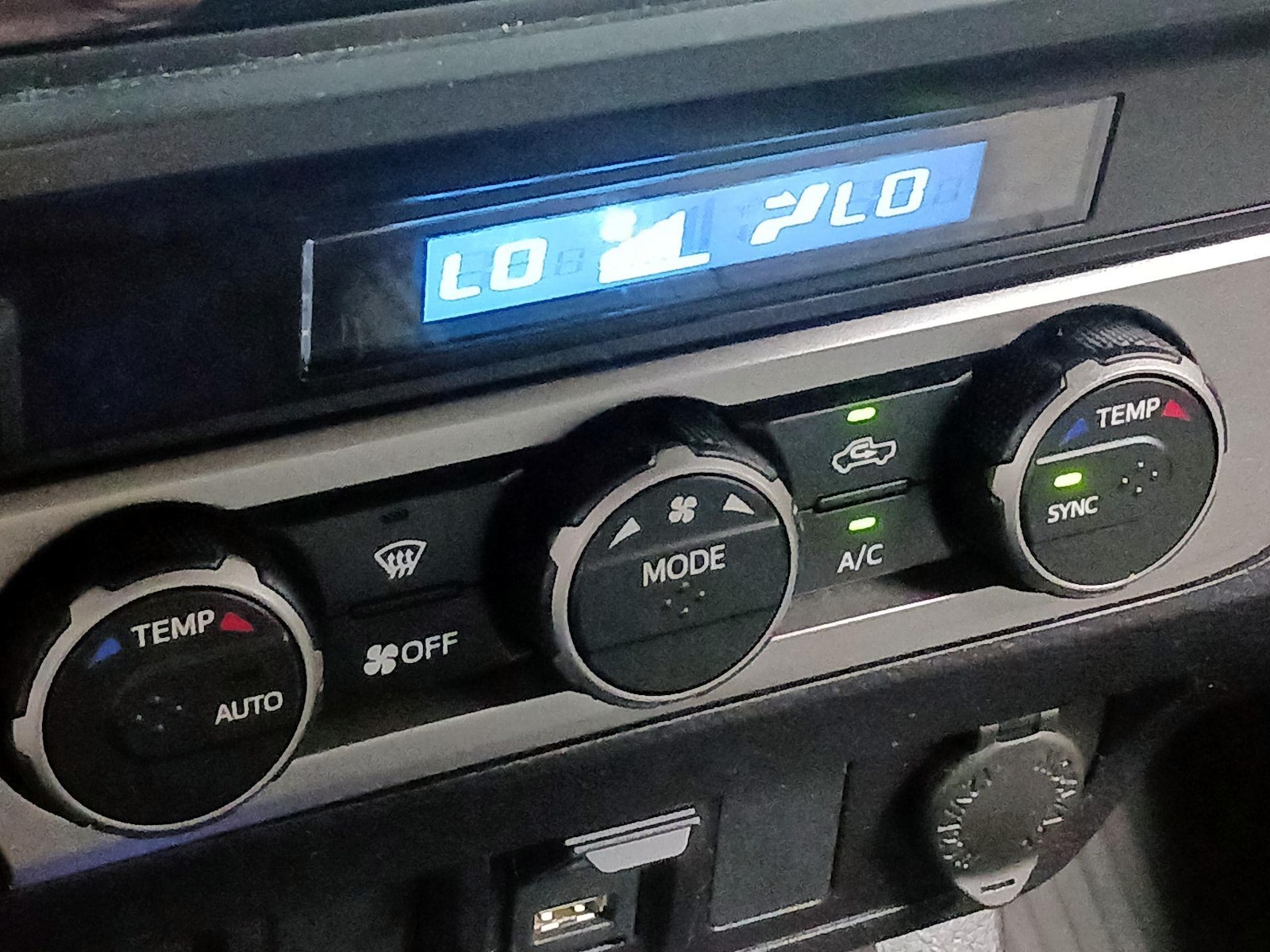 2022 Toyota Tacoma SR - Photo 17