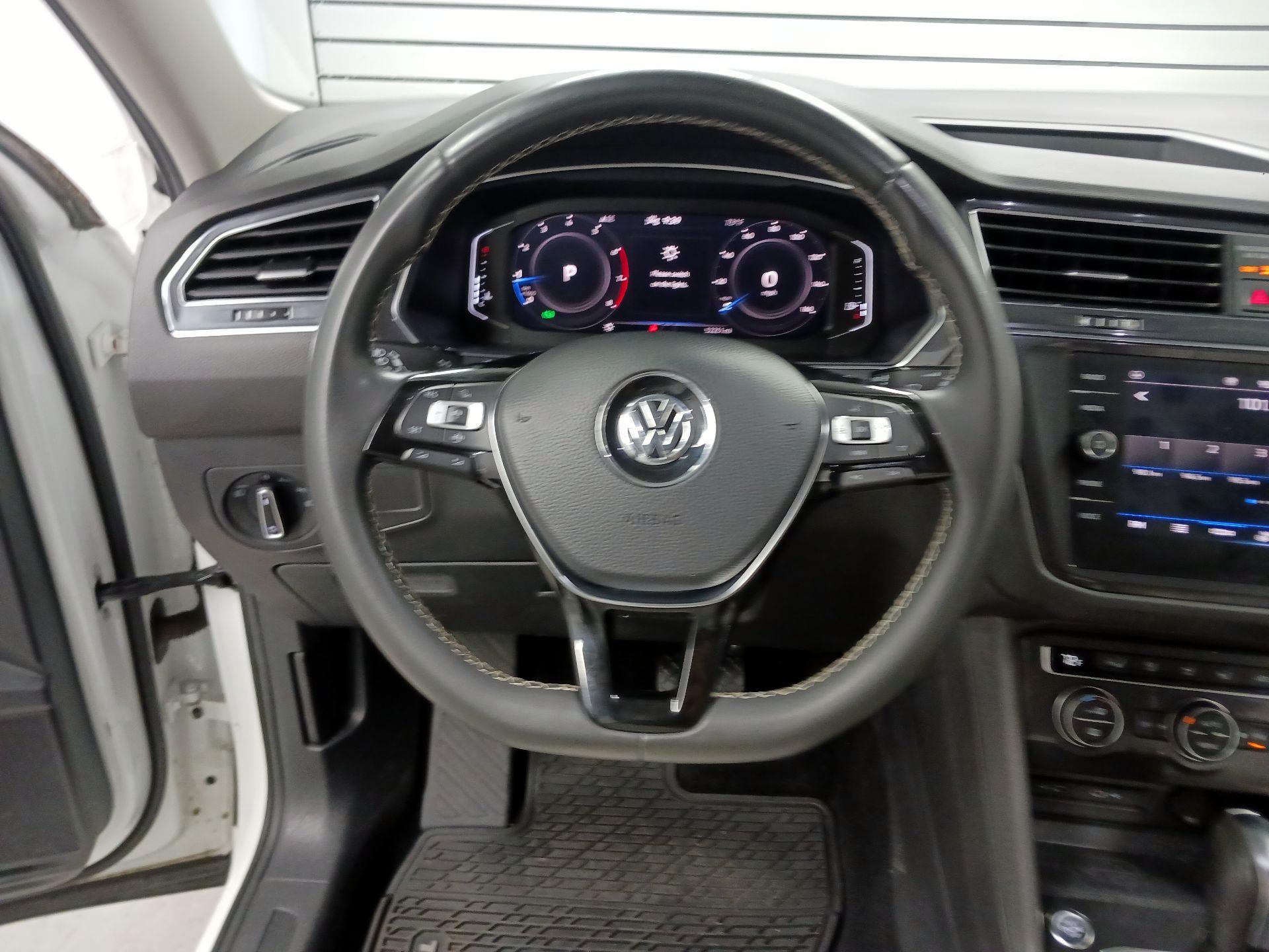 Thumbnail: 2021 Volkswagen Tiguan - 10