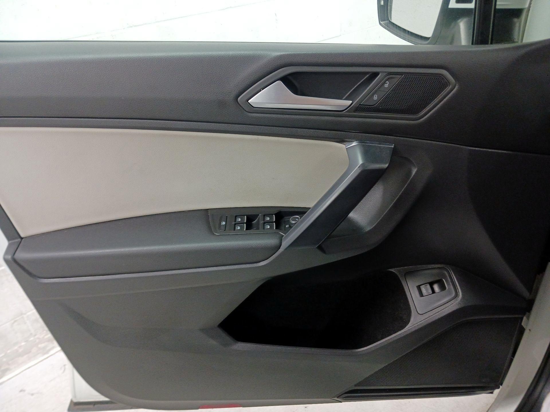 Thumbnail: 2021 Volkswagen Tiguan - 12