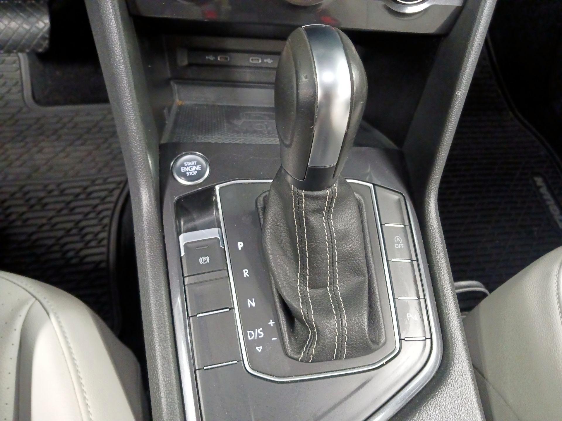 Thumbnail: 2021 Volkswagen Tiguan - 15