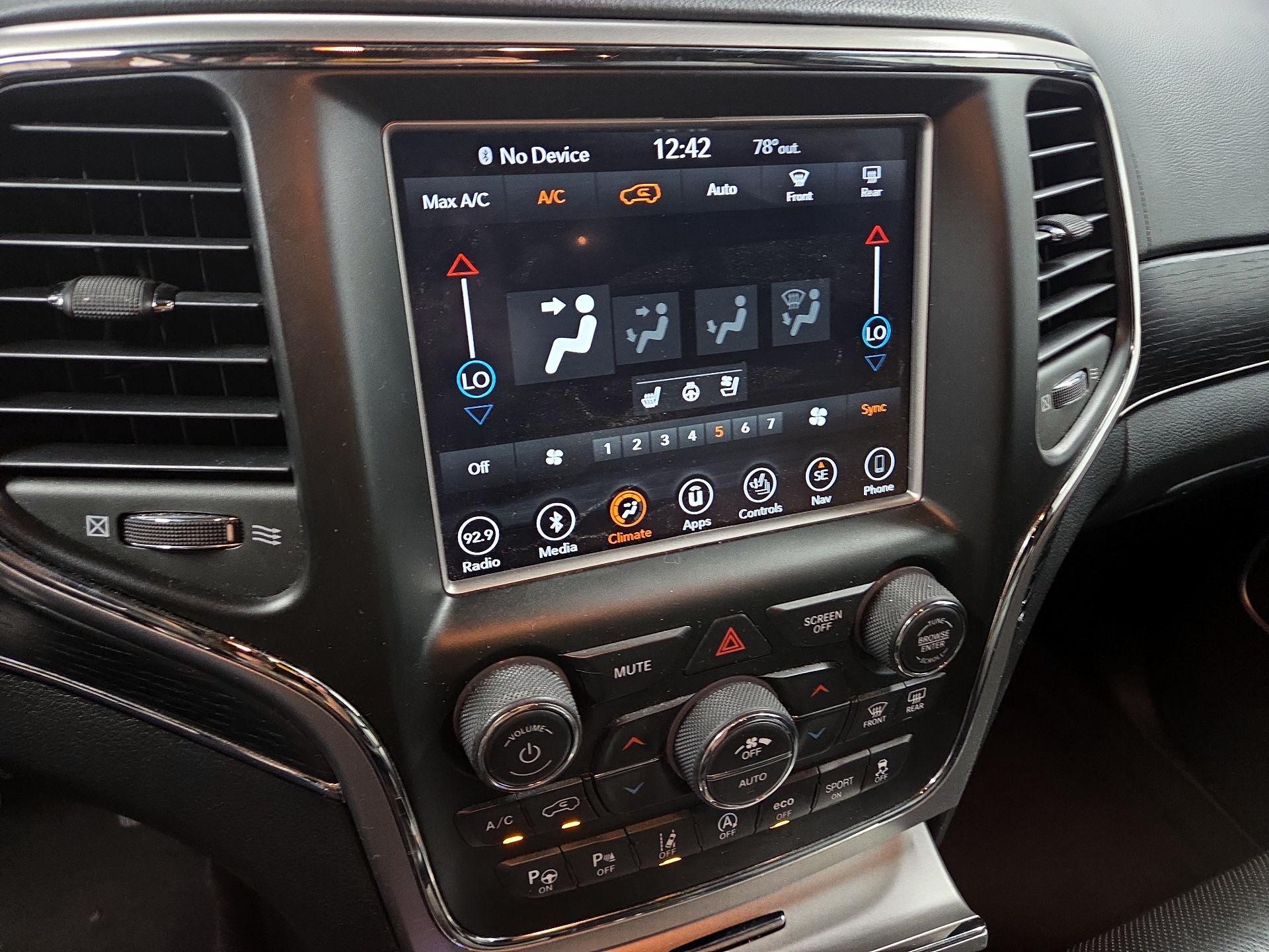 Thumbnail: 2018 Jeep Grand Cherokee - 17