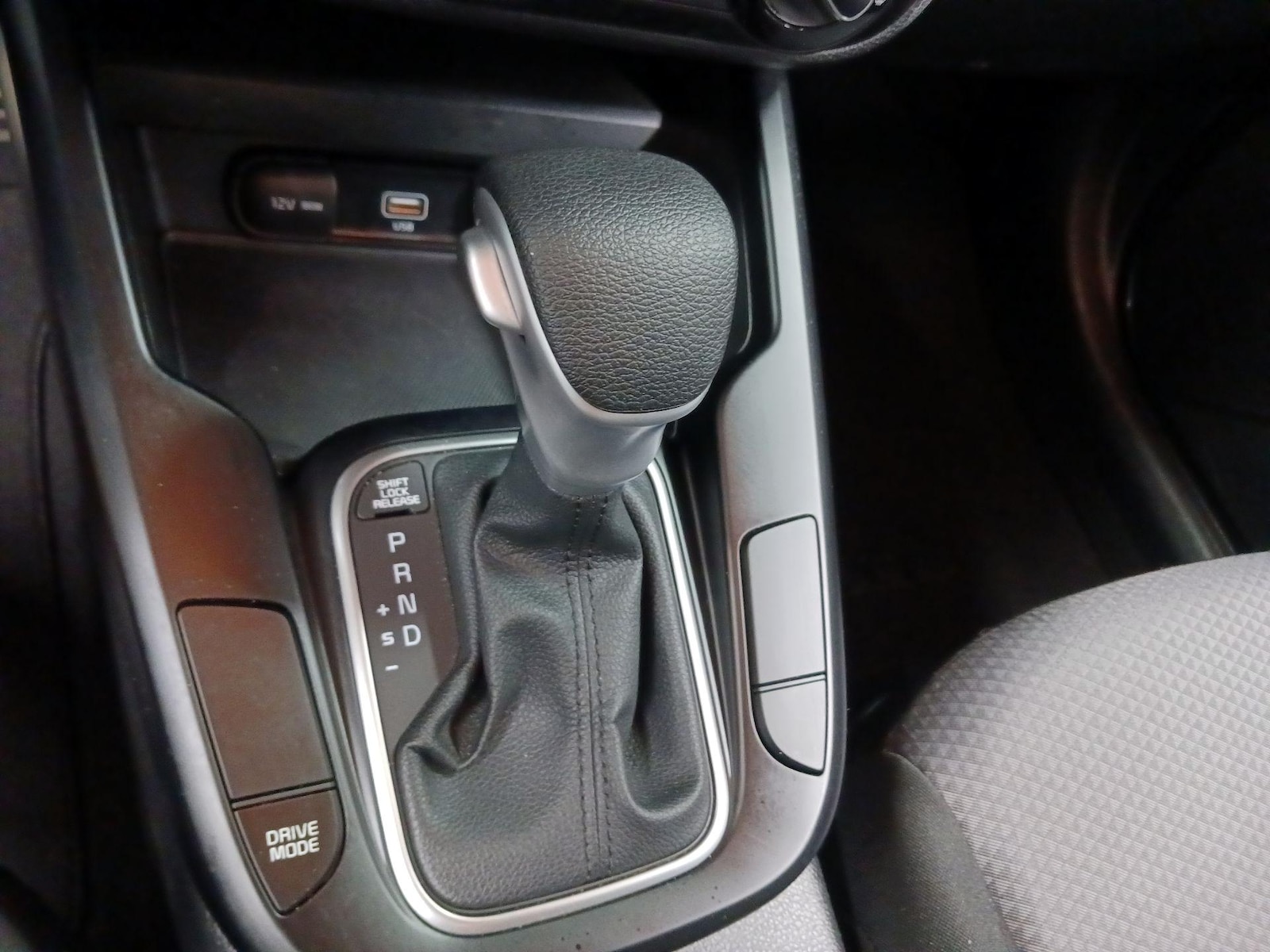 2022 Kia Soul LX - Photo 16