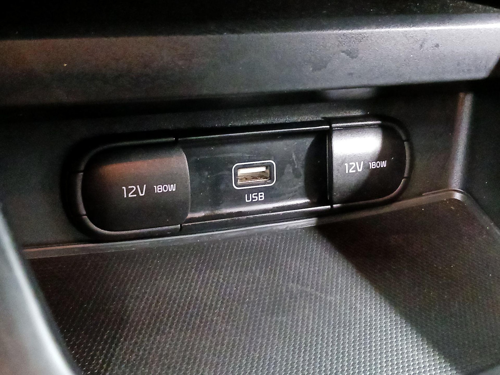 2022 Kia Soul LX - Photo 17