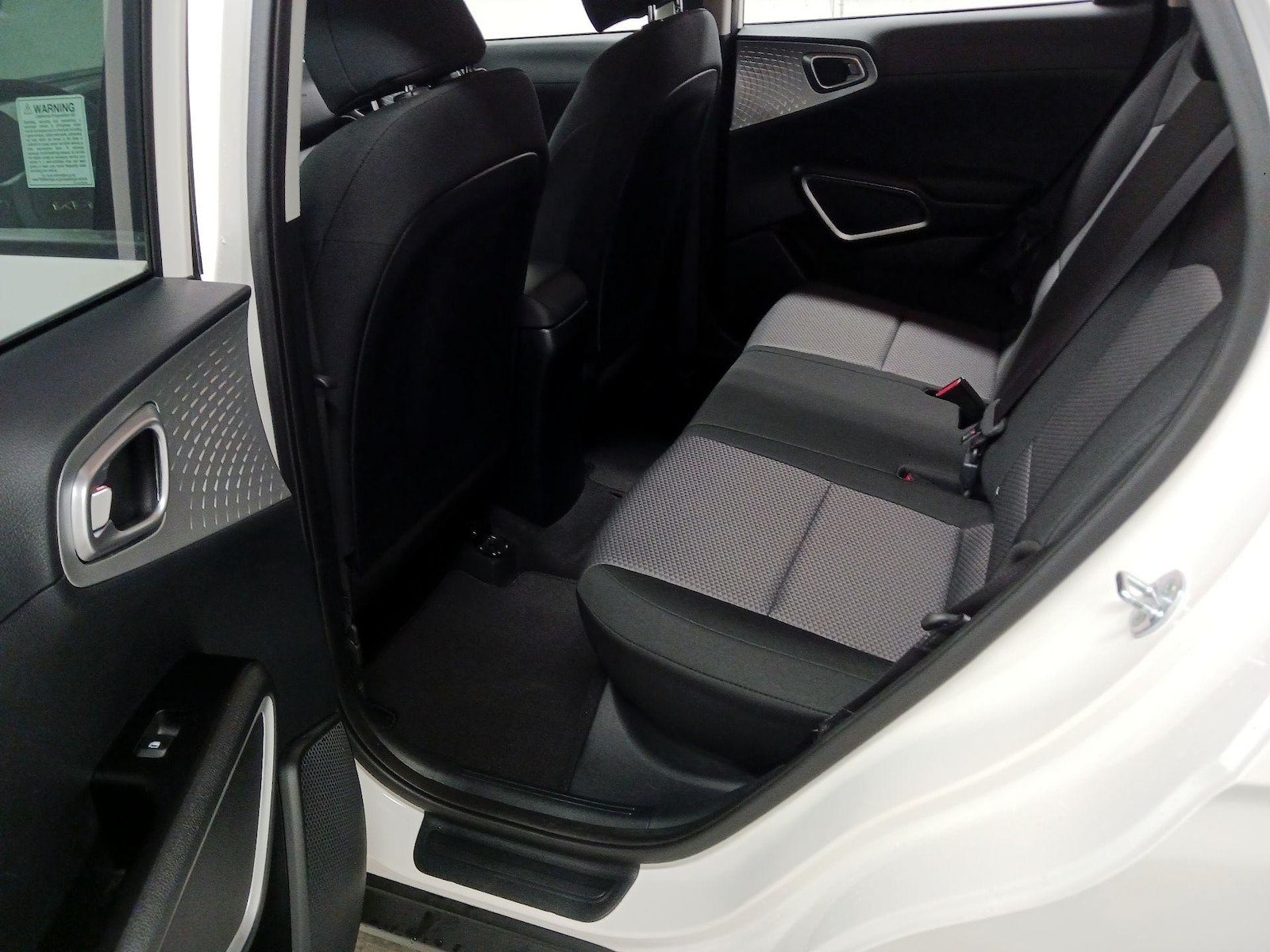 2022 Kia Soul LX - Photo 18