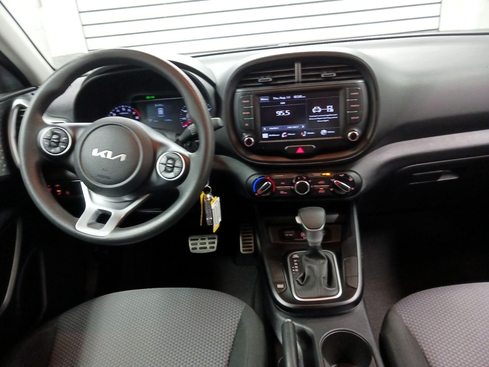 2022 Kia Soul LX - Photo 8