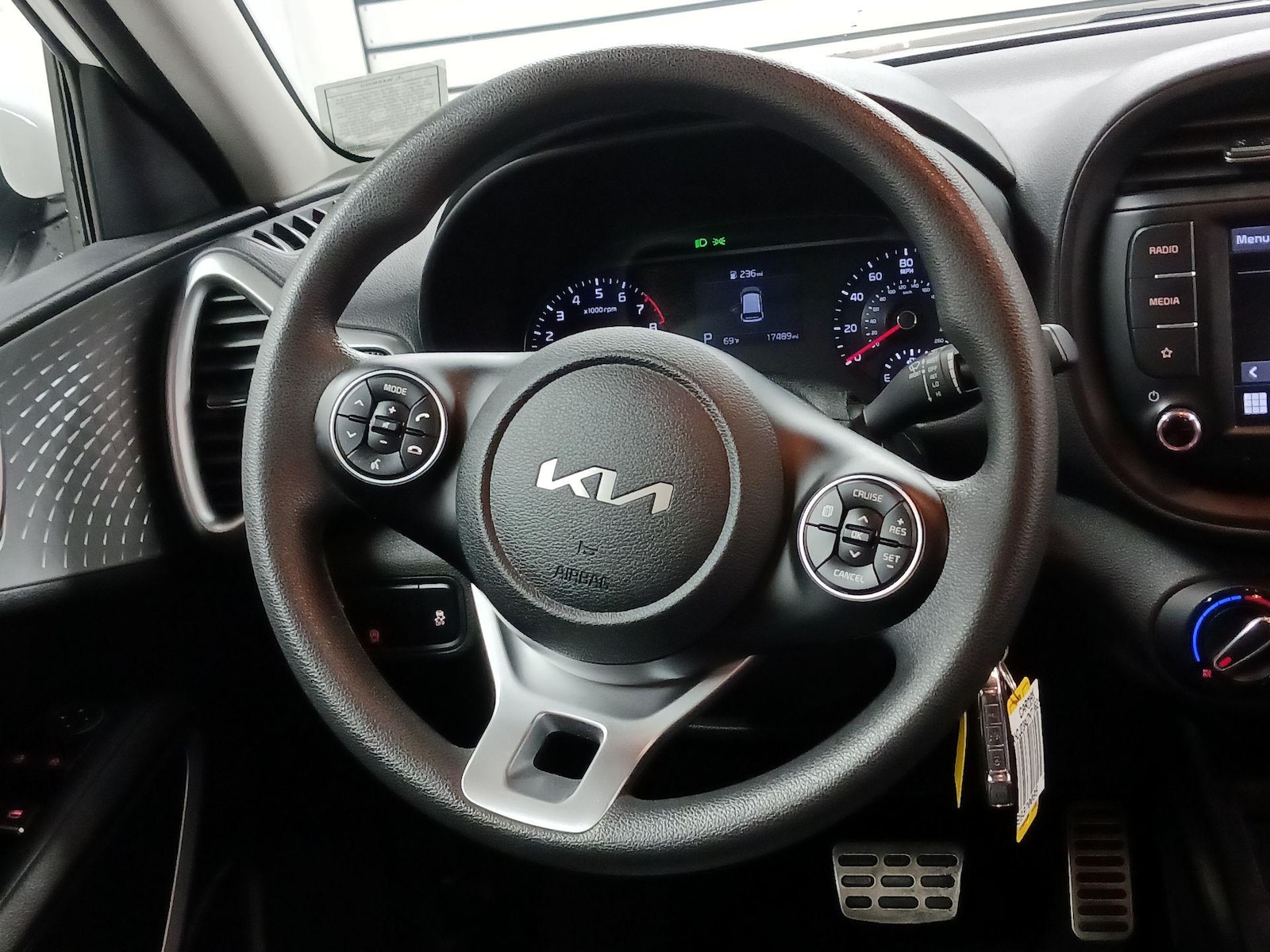 2022 Kia Soul LX - Photo 9