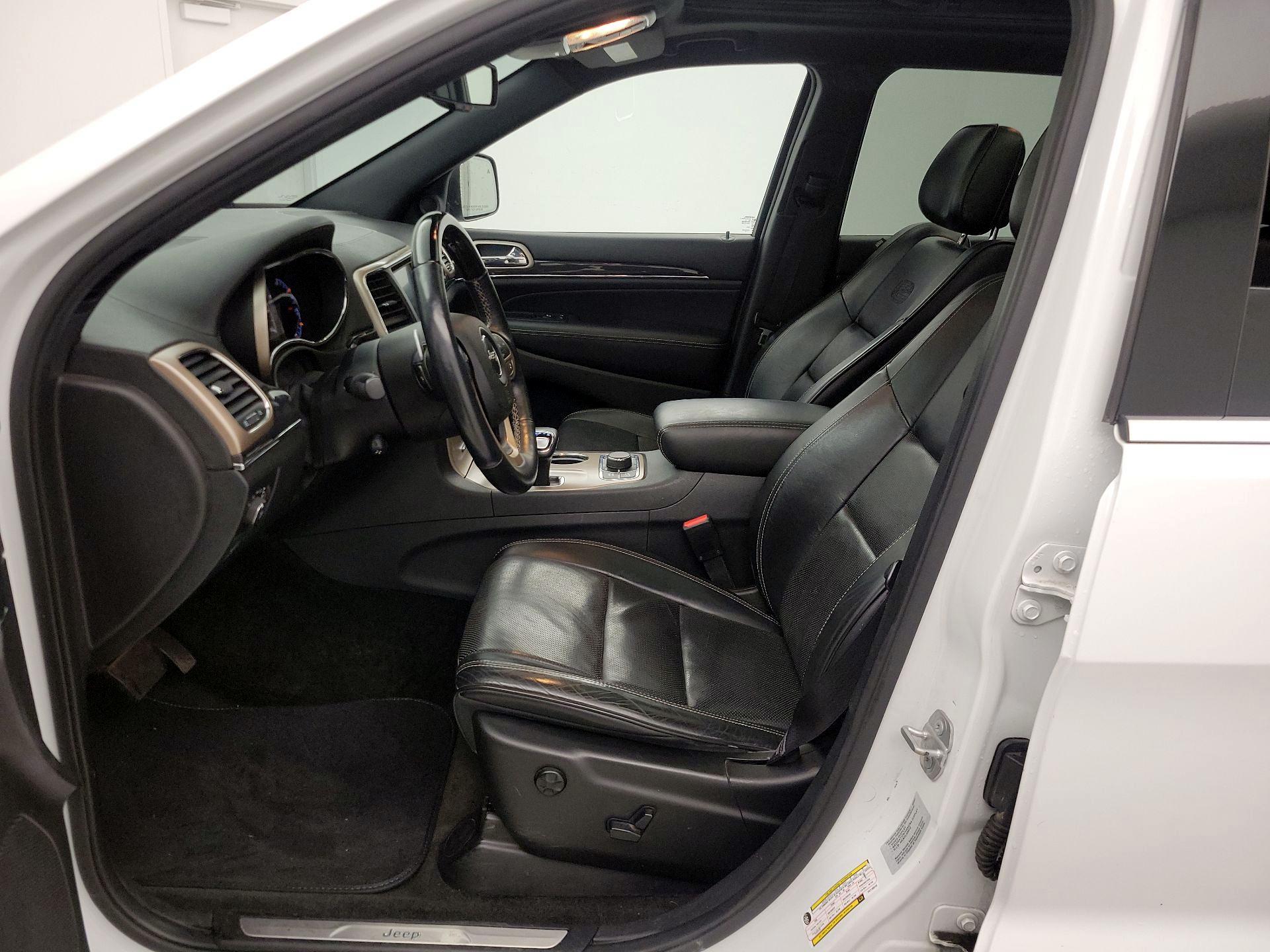 Thumbnail: 2015 Jeep Grand Cherokee - 11