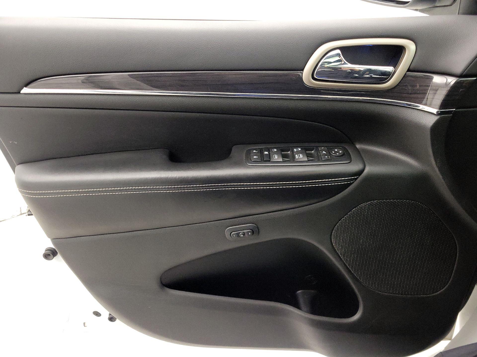 Thumbnail: 2015 Jeep Grand Cherokee - 12