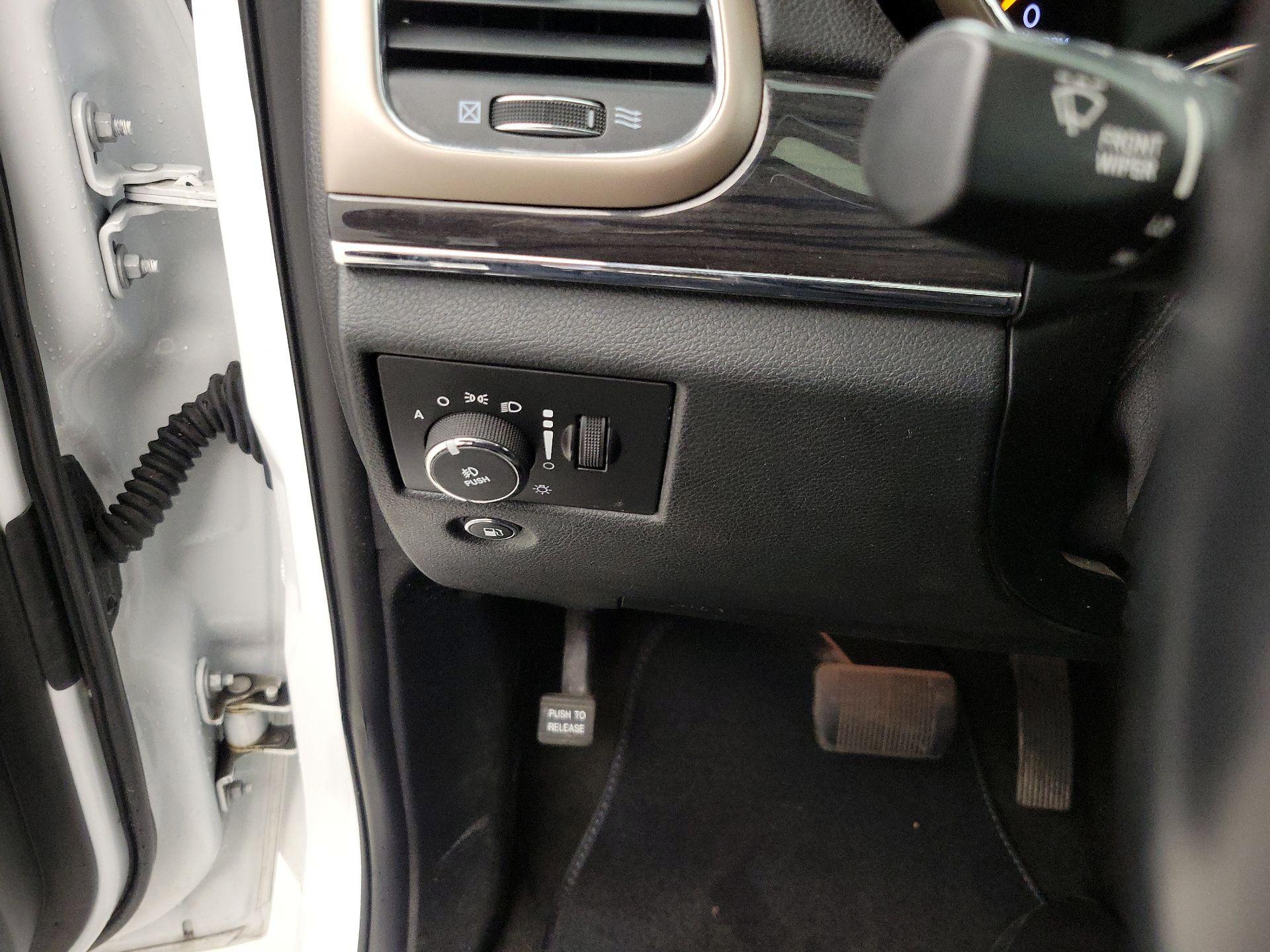 Thumbnail: 2015 Jeep Grand Cherokee - 13