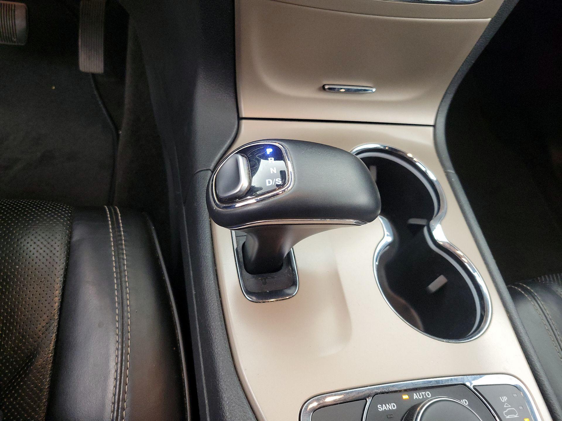 Thumbnail: 2015 Jeep Grand Cherokee - 17