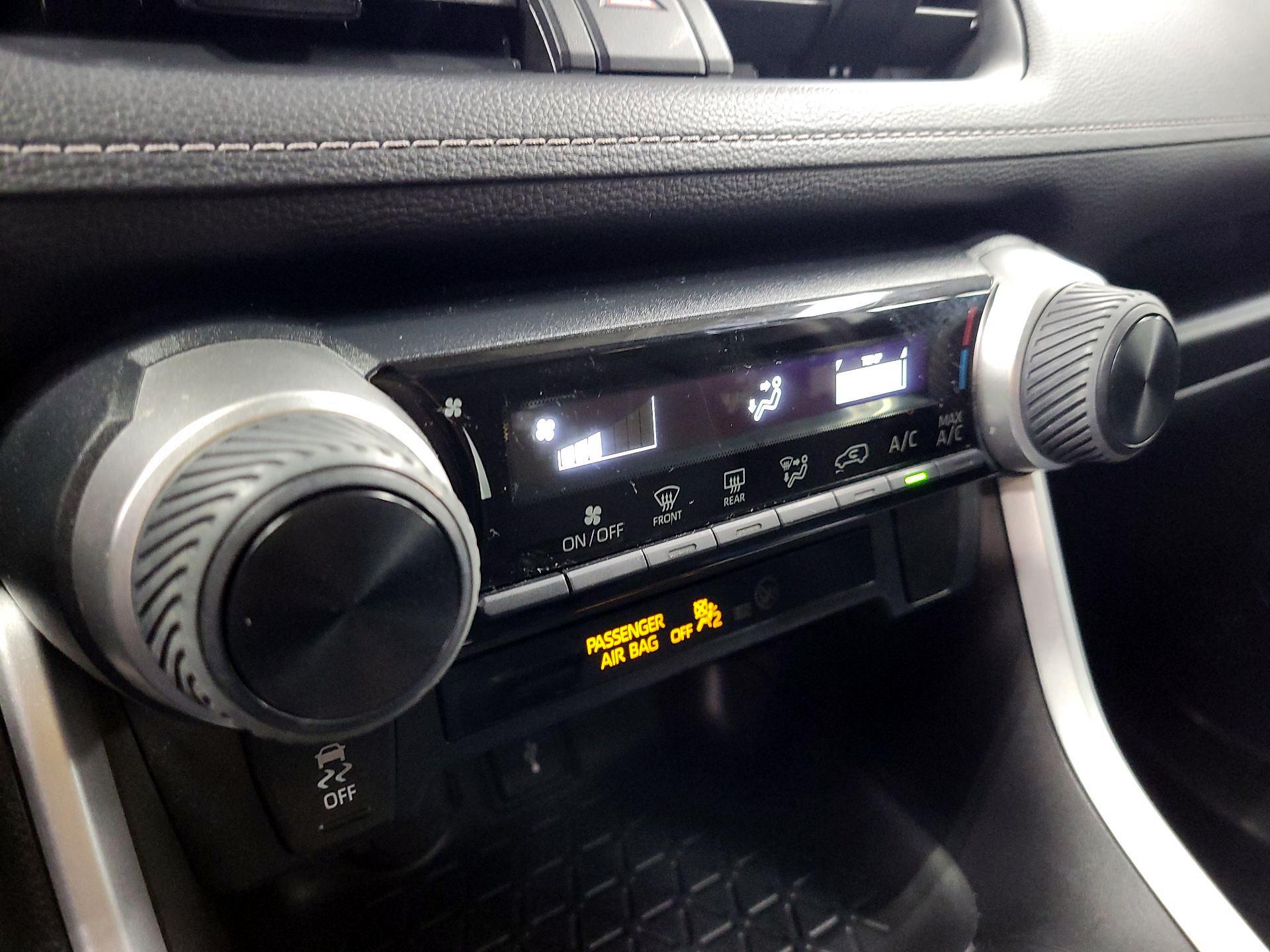 Thumbnail: 2020 Toyota RAV4 - 16