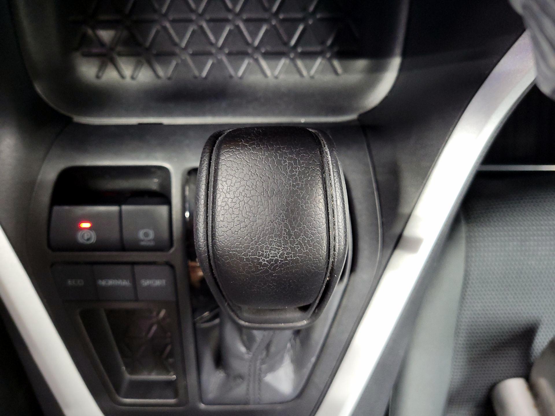 Thumbnail: 2020 Toyota RAV4 - 17