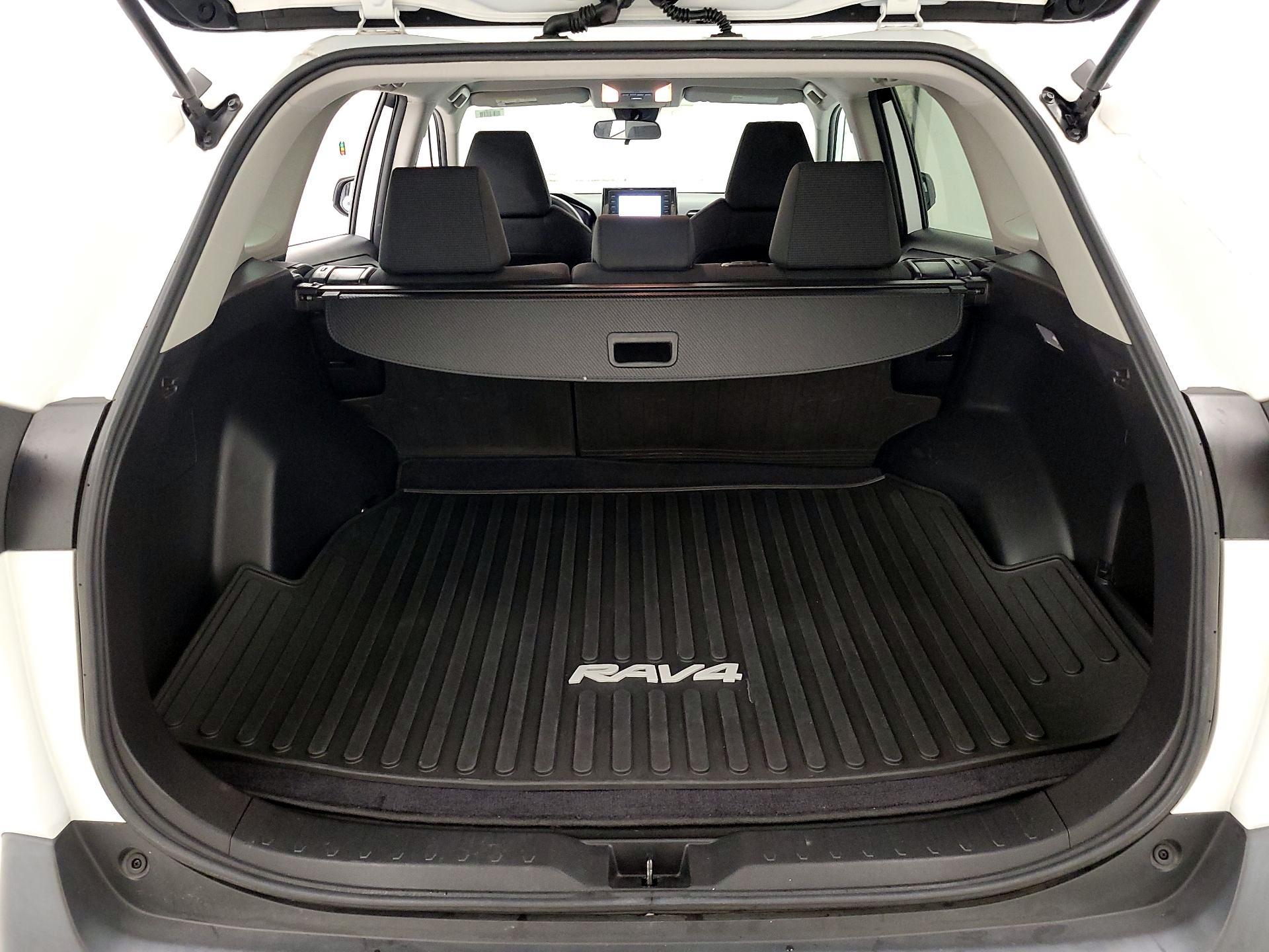 Thumbnail: 2020 Toyota RAV4 - 19