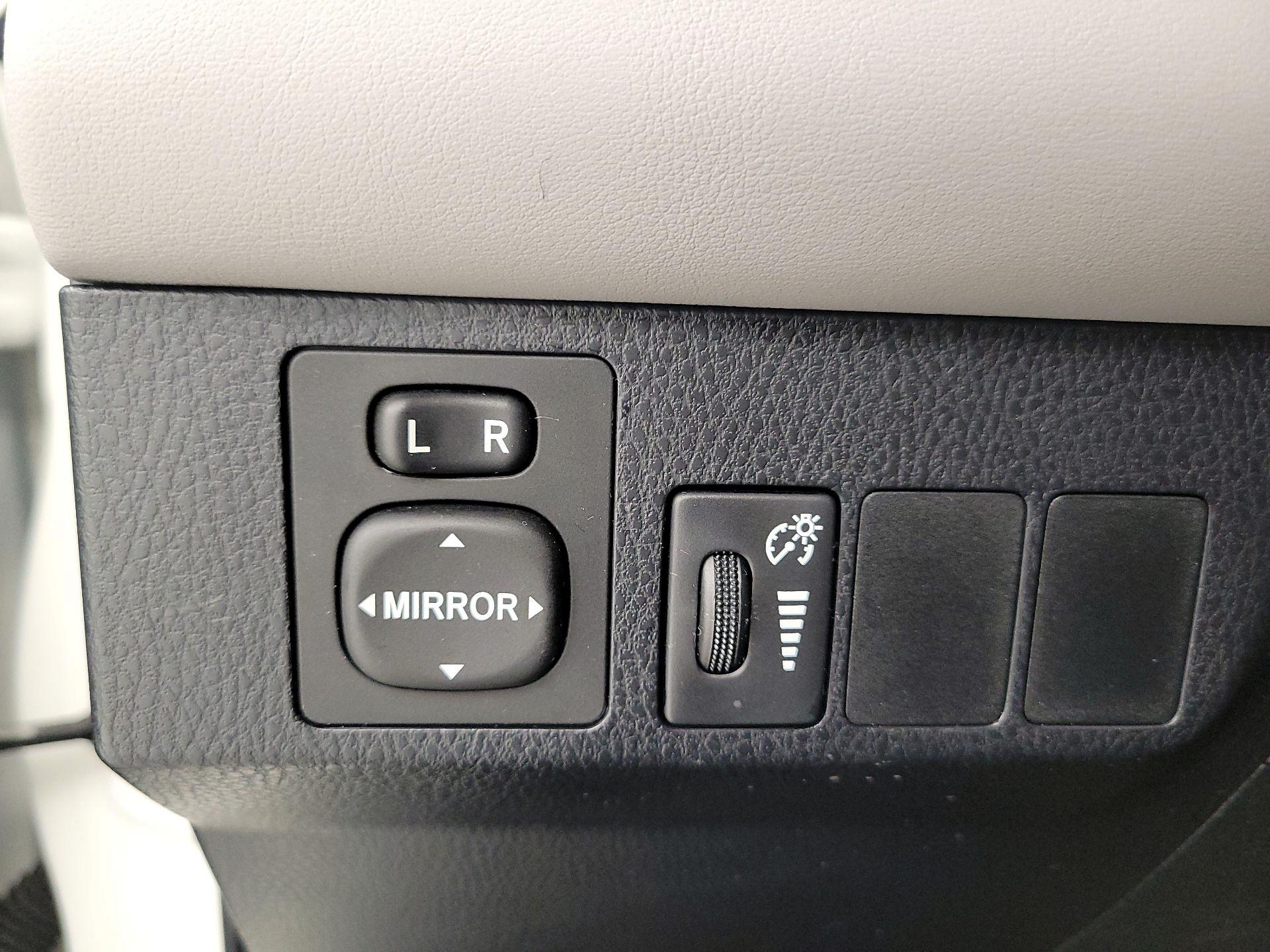 Thumbnail: 2016 Toyota RAV4 - 13