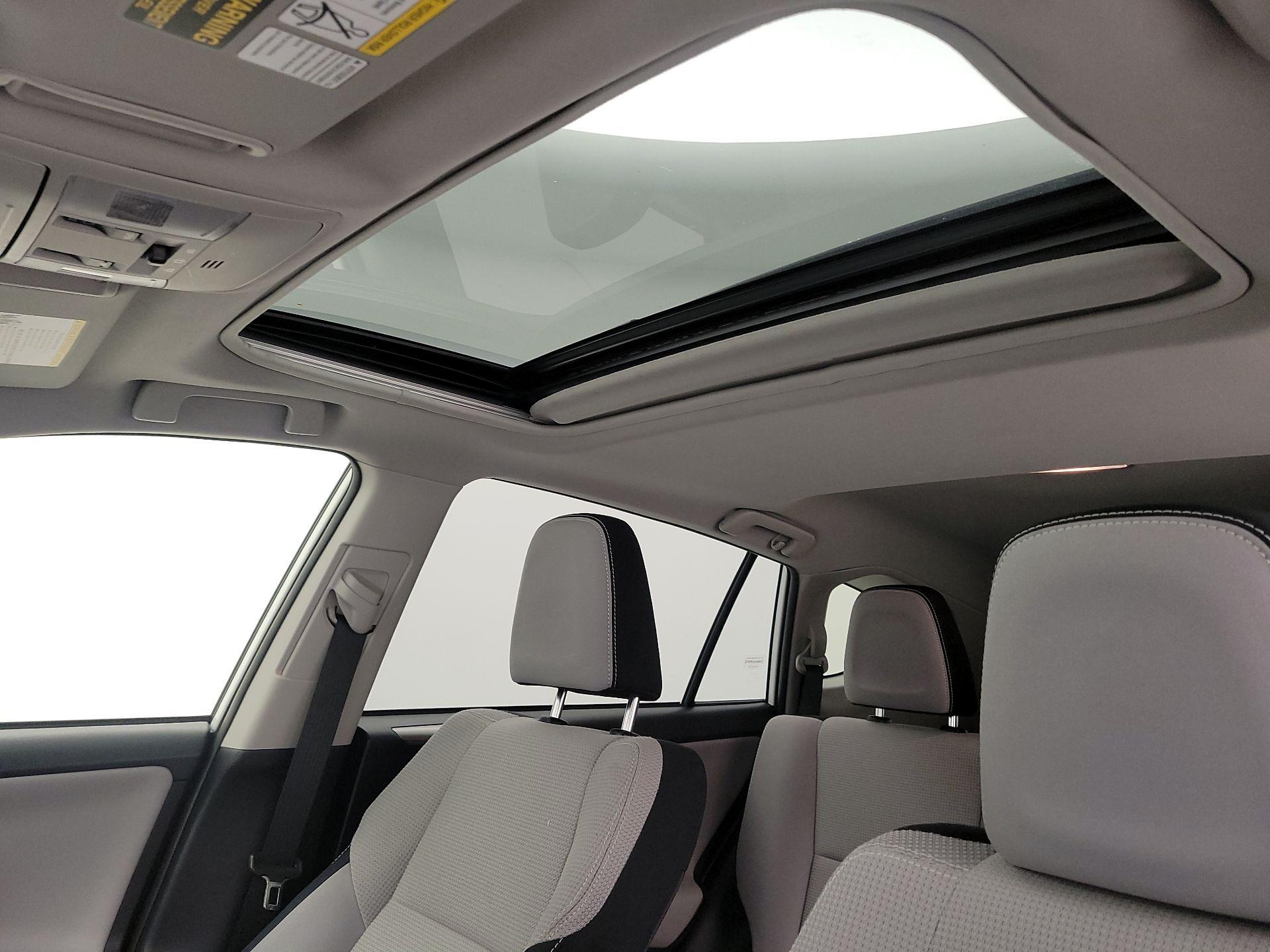 Thumbnail: 2016 Toyota RAV4 - 19