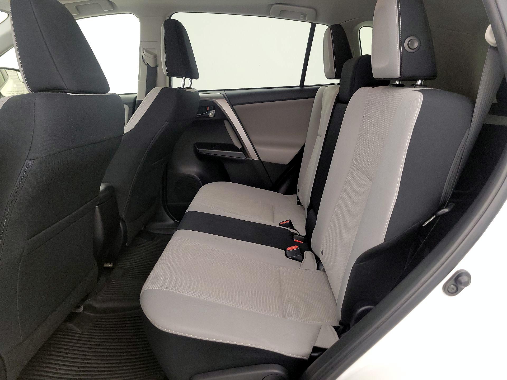 Thumbnail: 2016 Toyota RAV4 - 20