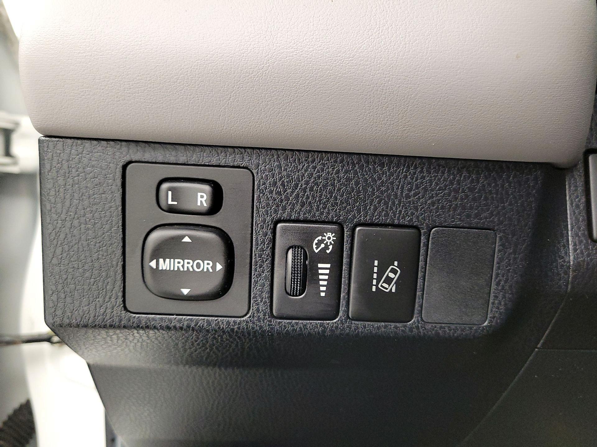 Thumbnail: 2018 Toyota RAV4 - 13