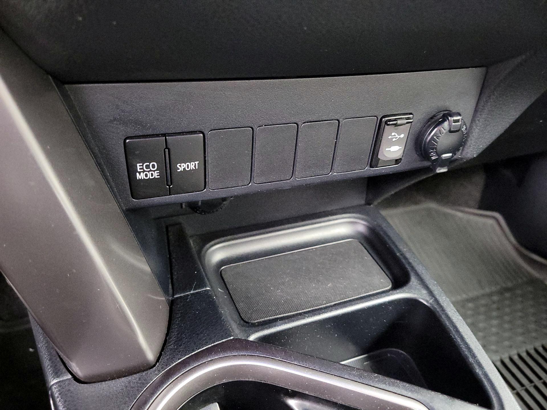 Thumbnail: 2018 Toyota RAV4 - 18