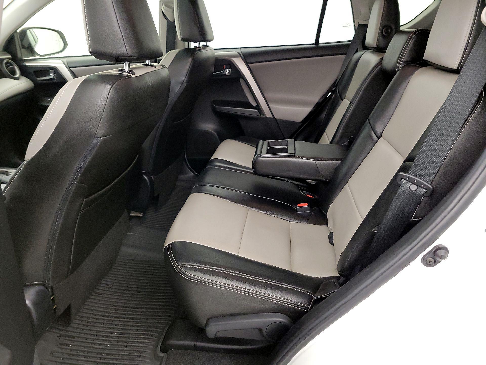 Thumbnail: 2018 Toyota RAV4 - 20