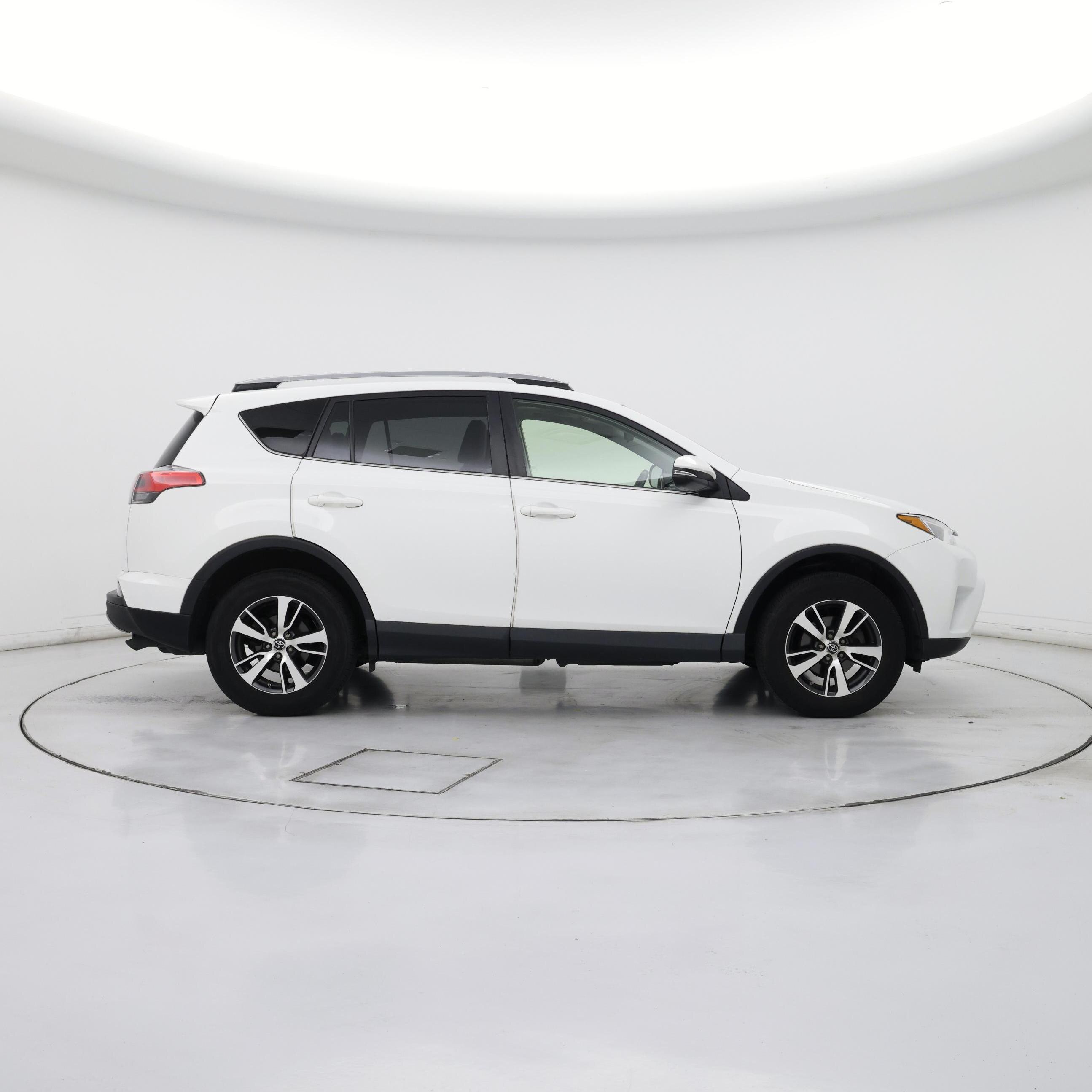 Thumbnail: 2018 Toyota RAV4 - 7