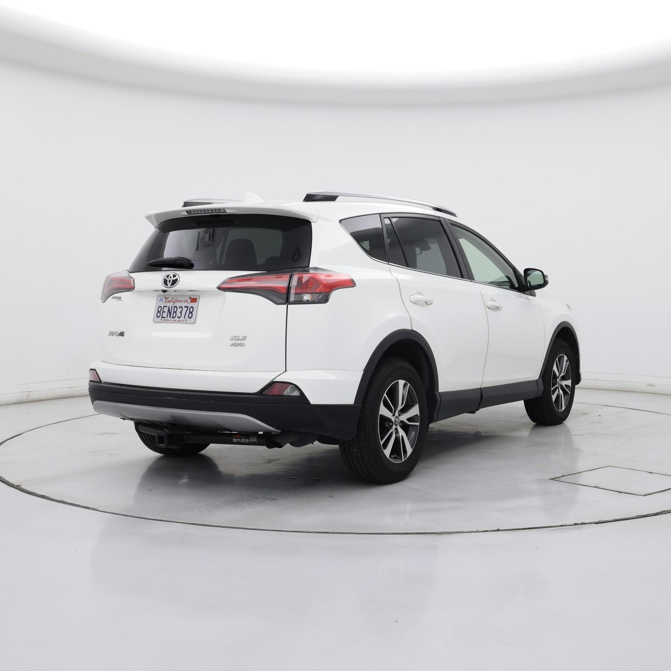 Thumbnail: 2018 Toyota RAV4 - 8
