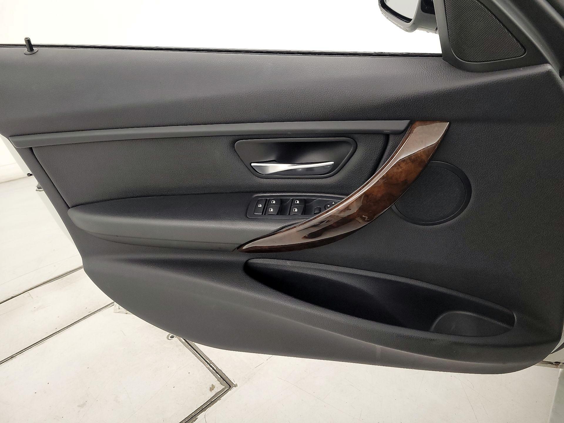 Thumbnail: 2015 BMW 3 Series - 12