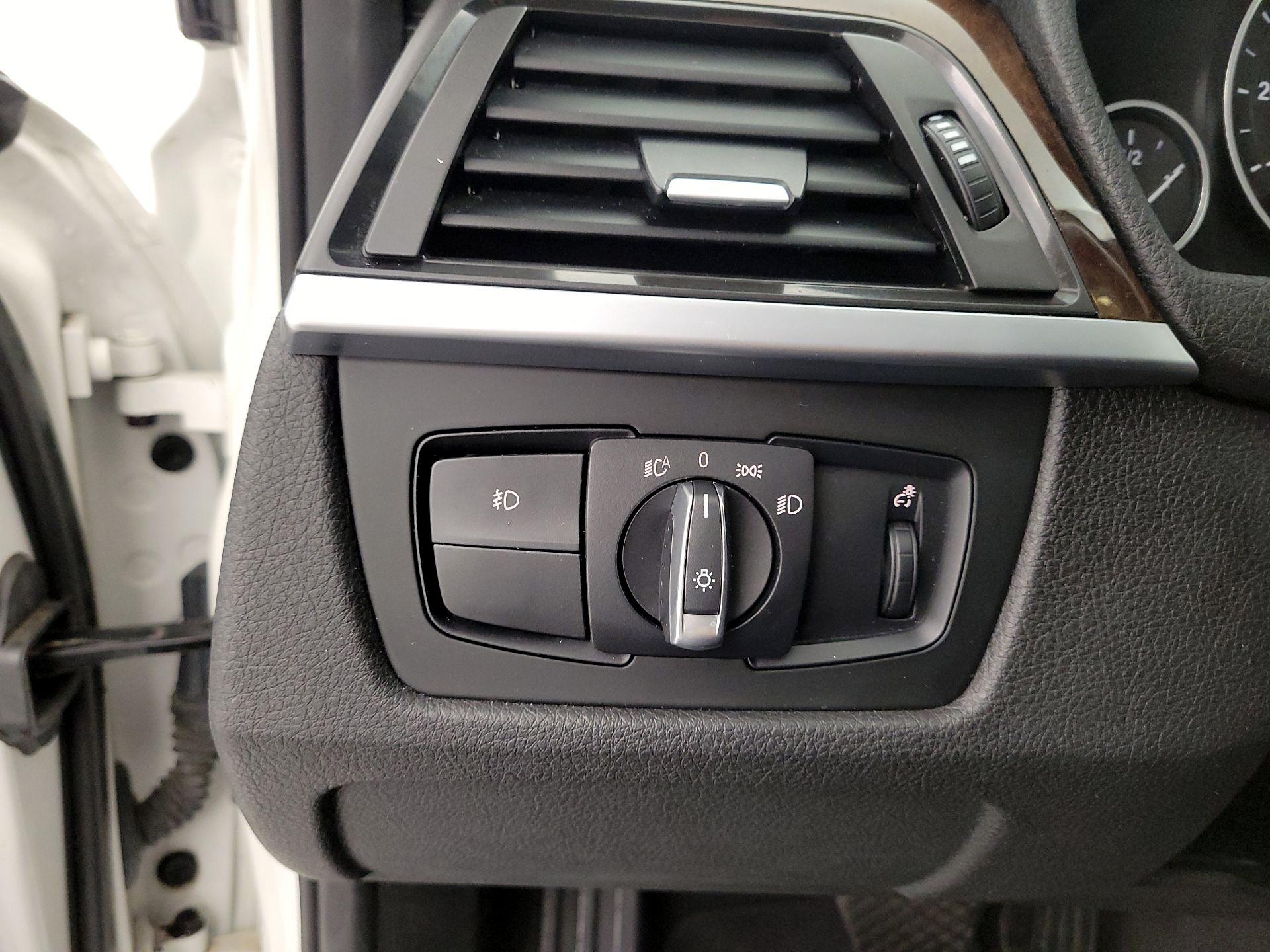 Thumbnail: 2015 BMW 3 Series - 13