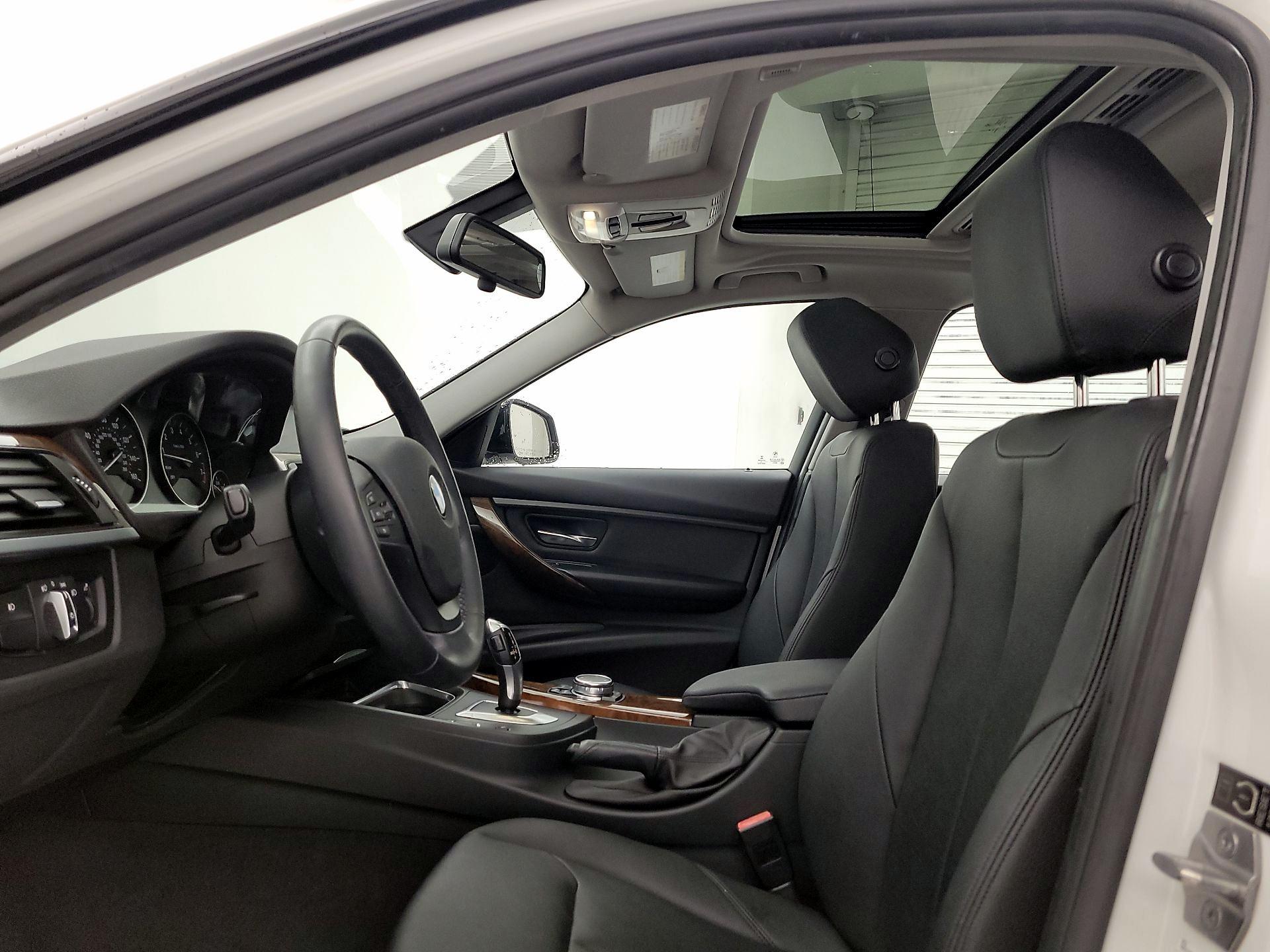 Thumbnail: 2015 BMW 3 Series - 20