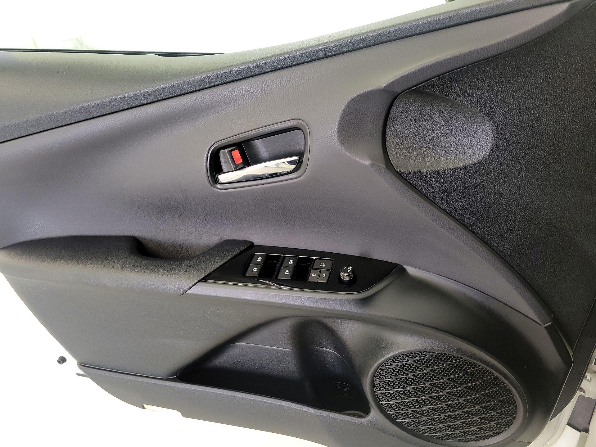 Thumbnail: 2018 Toyota Prius - 12