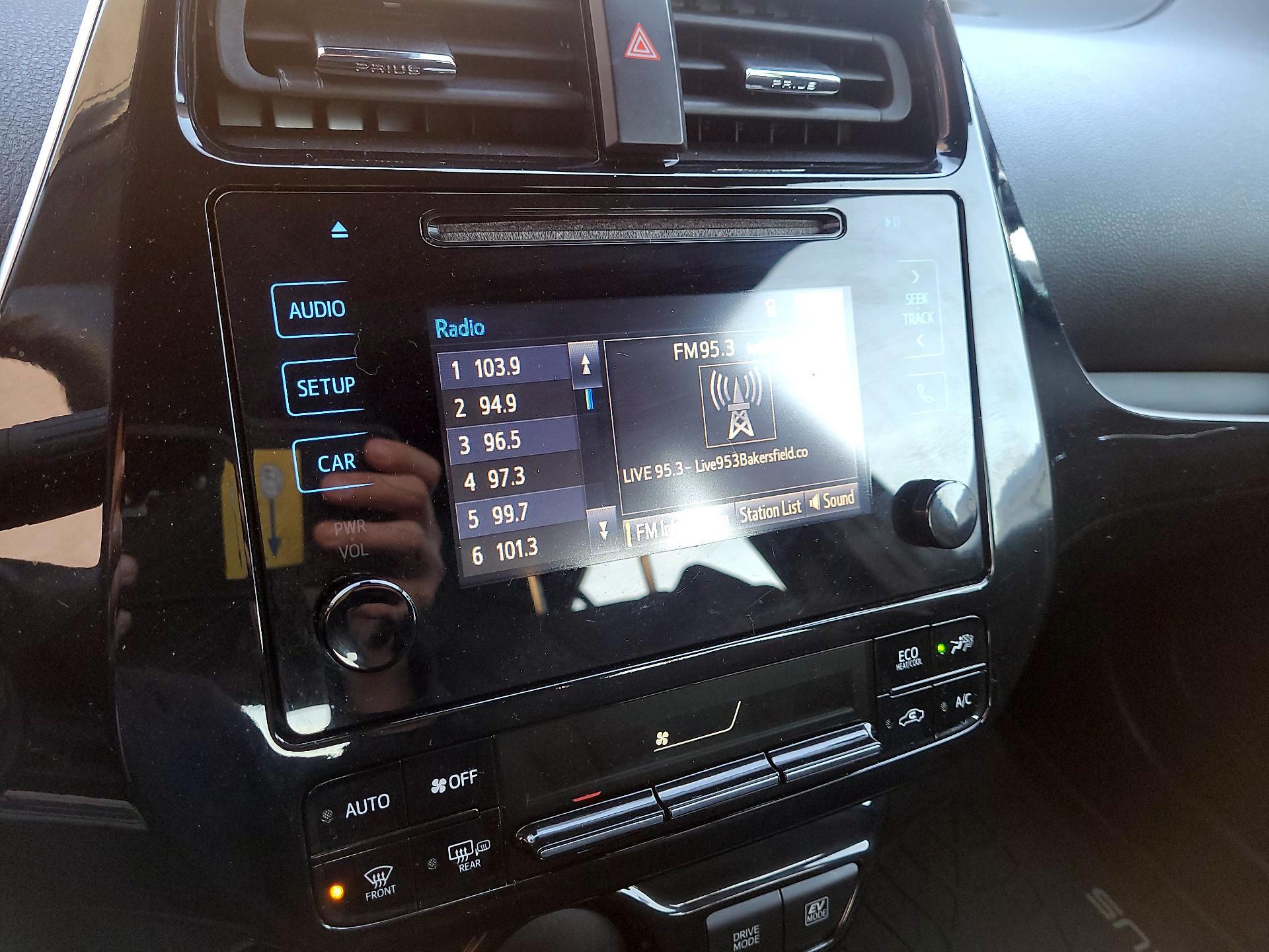 Thumbnail: 2018 Toyota Prius - 15