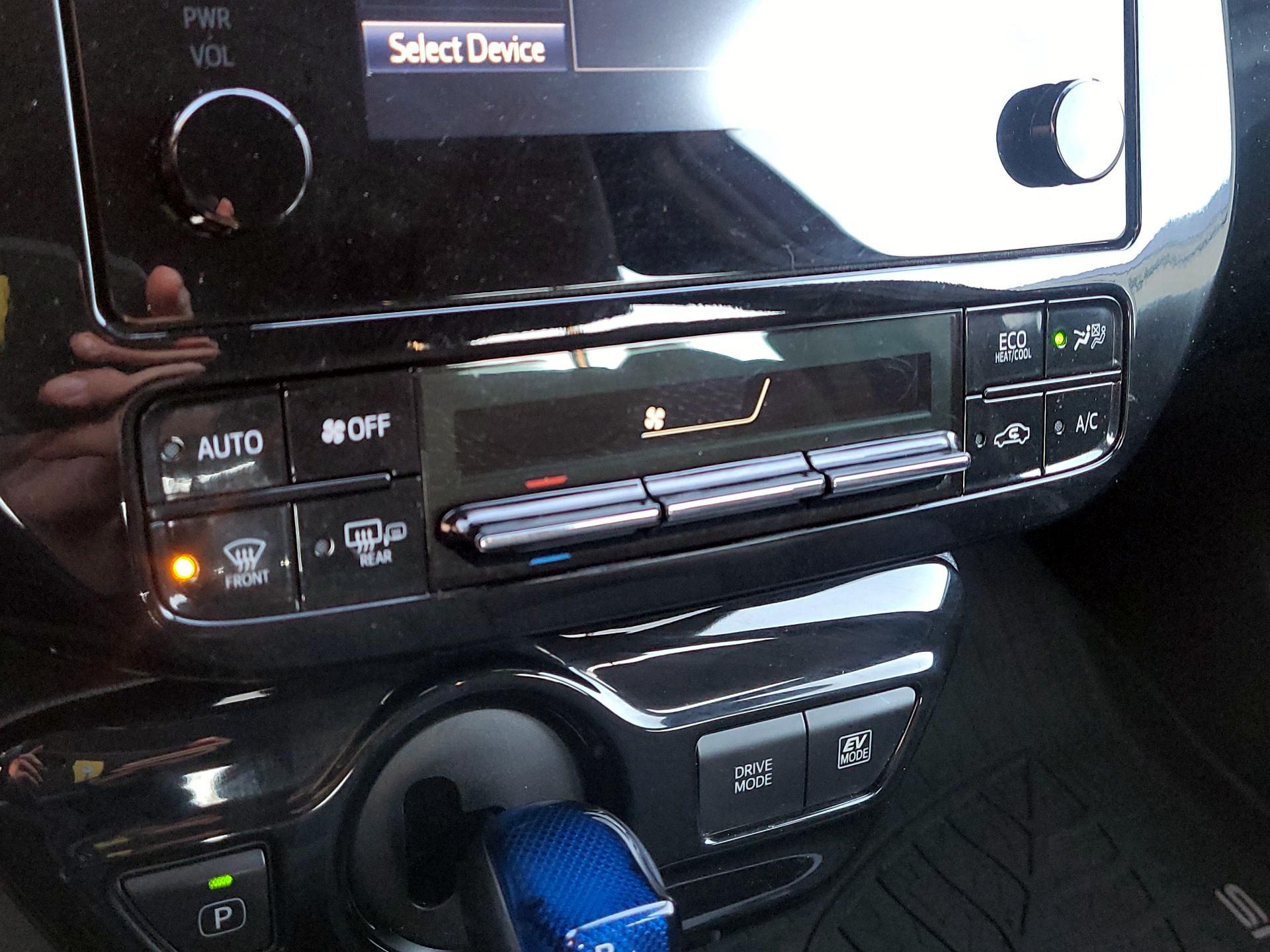 Thumbnail: 2018 Toyota Prius - 16