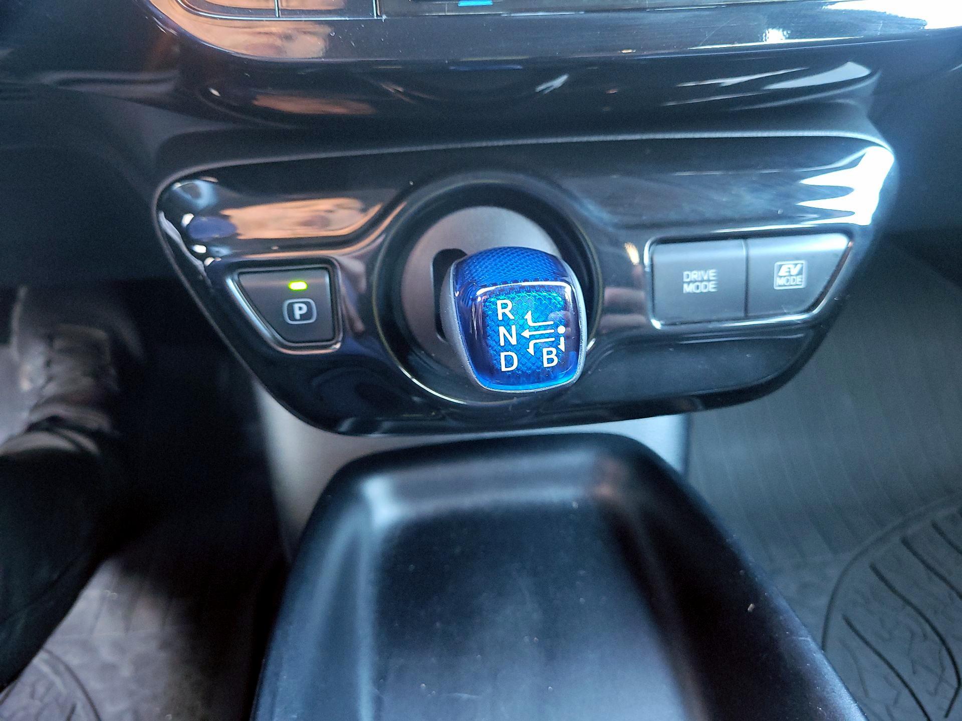 Thumbnail: 2018 Toyota Prius - 17