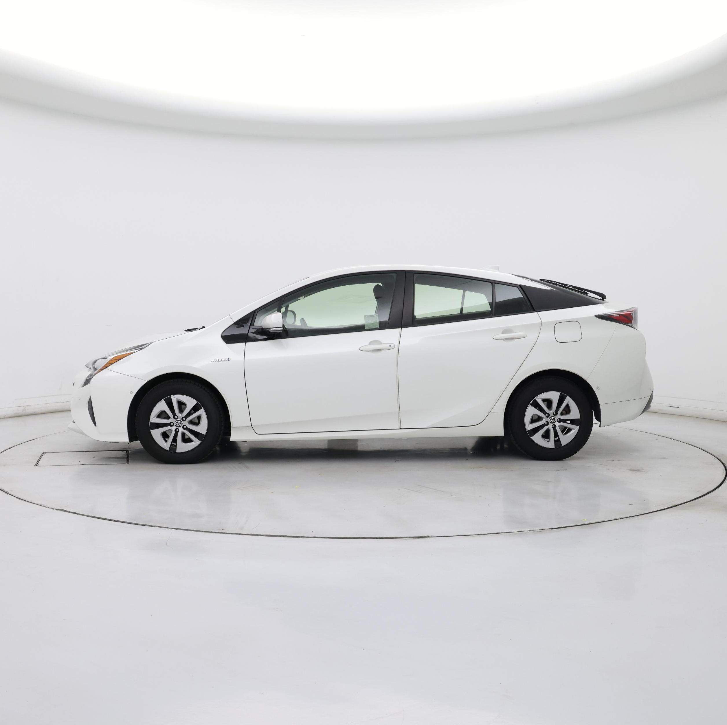 Thumbnail: 2018 Toyota Prius - 3