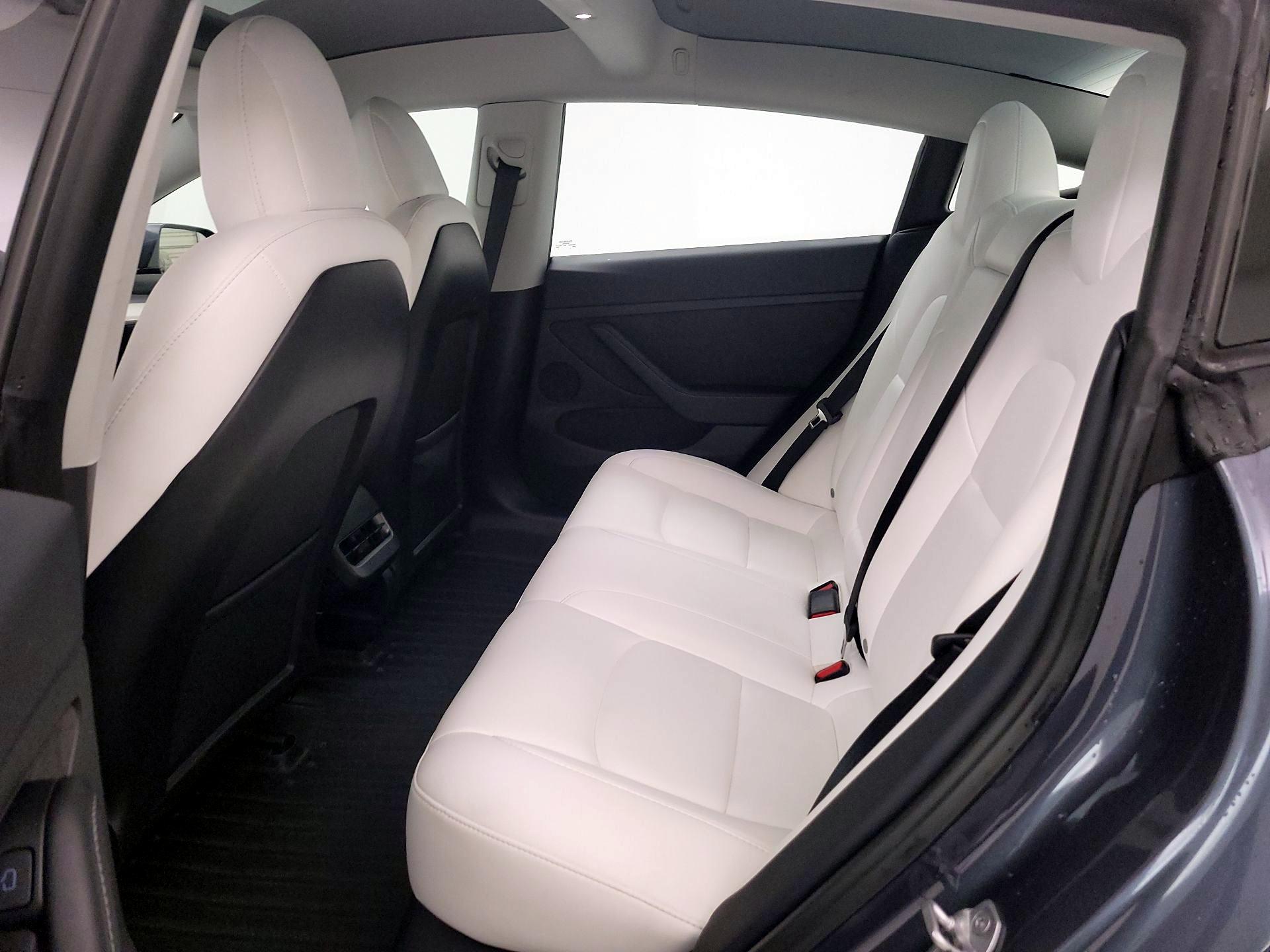 Thumbnail: 2023 Tesla Model 3 - 19