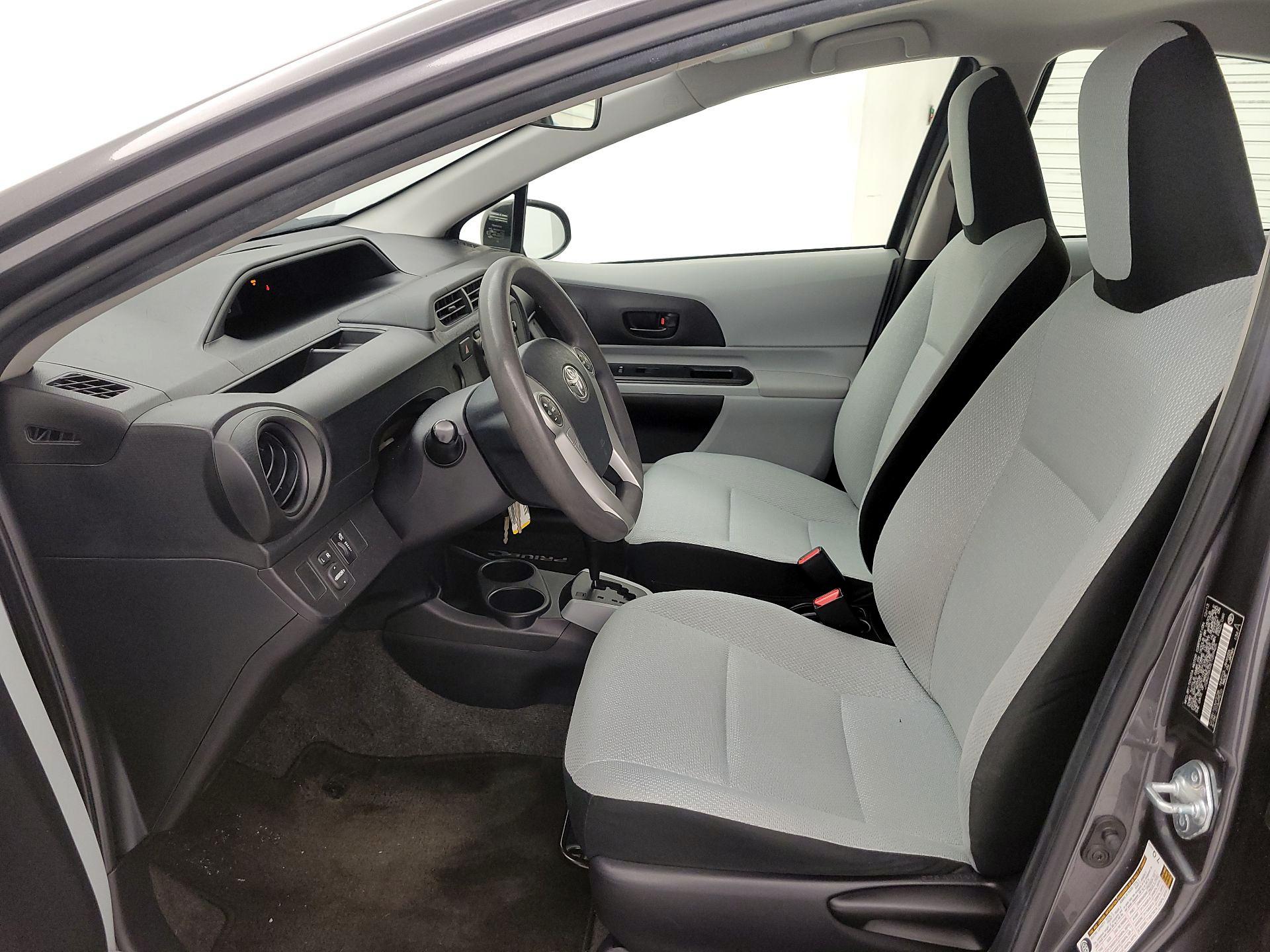 Thumbnail: 2014 Toyota Prius c - 11